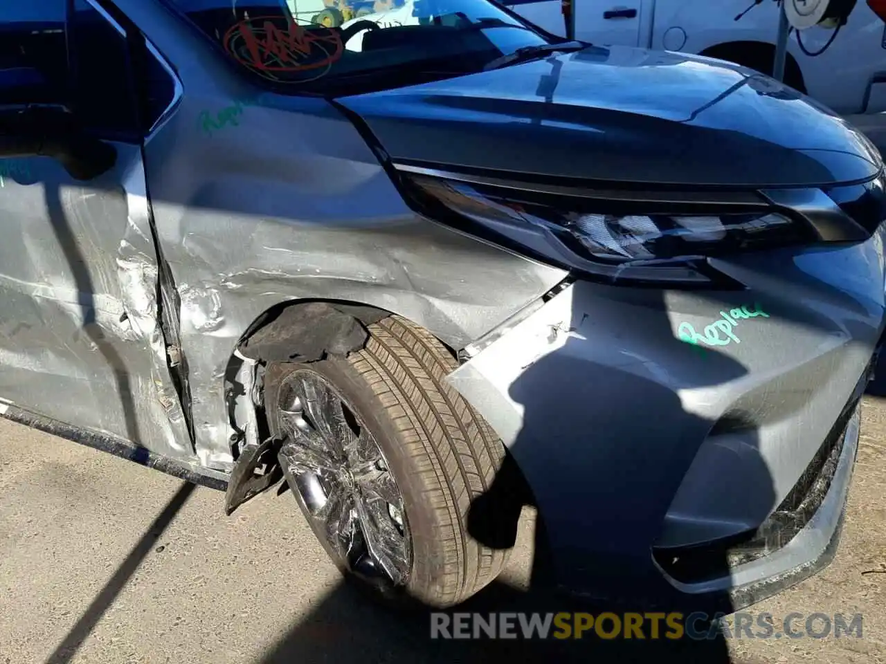 9 Photograph of a damaged car 5TDDRKEC6NS121447 TOYOTA SIENNA 2022