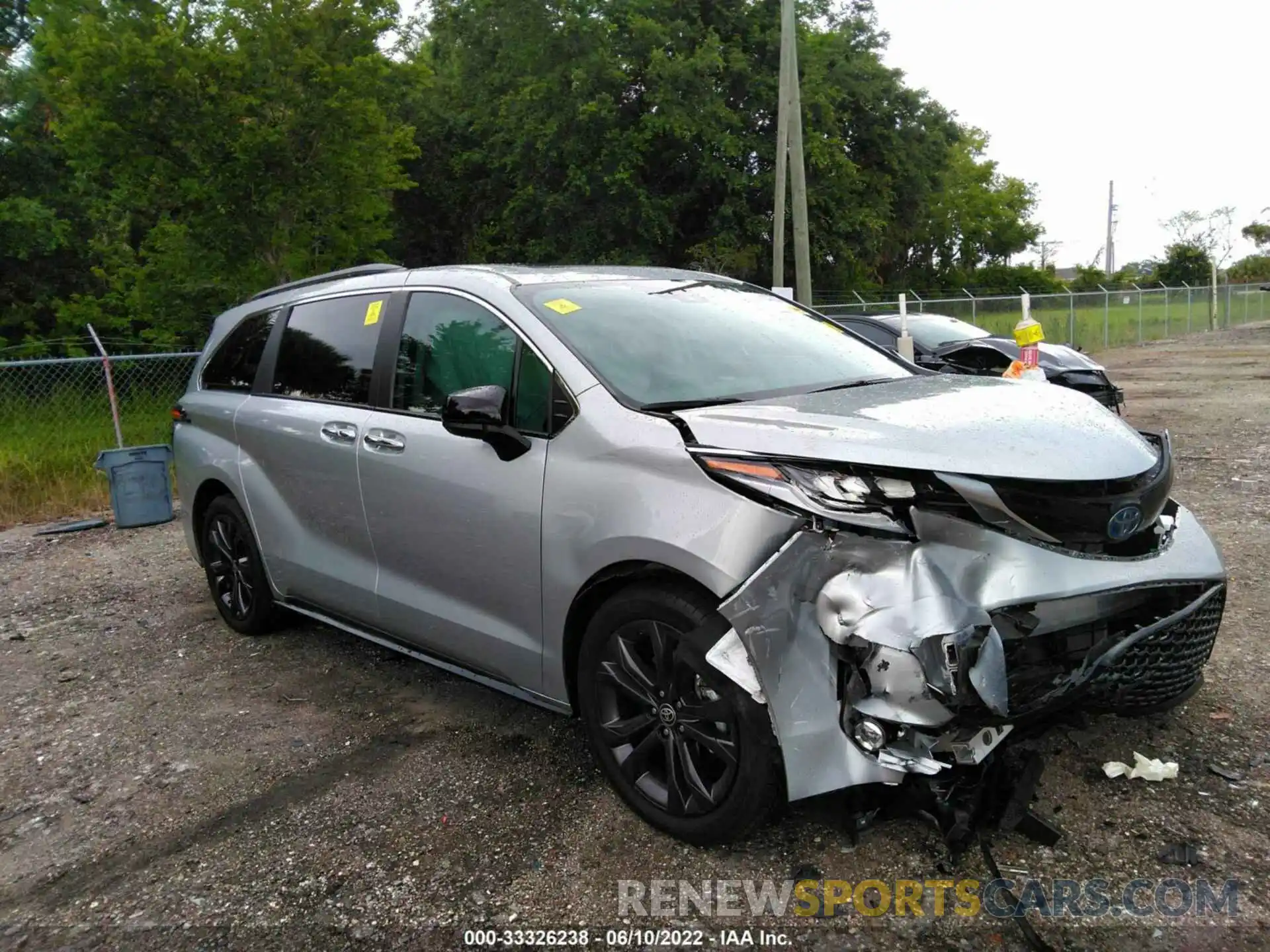 1 Photograph of a damaged car 5TDDRKEC8NS086667 TOYOTA SIENNA 2022