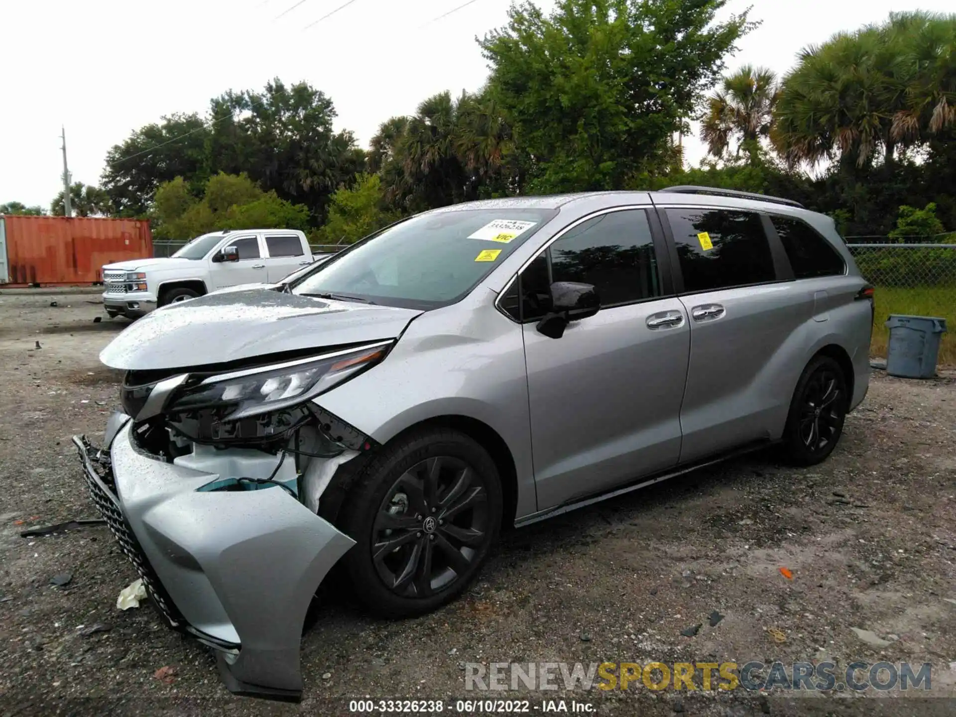 2 Photograph of a damaged car 5TDDRKEC8NS086667 TOYOTA SIENNA 2022