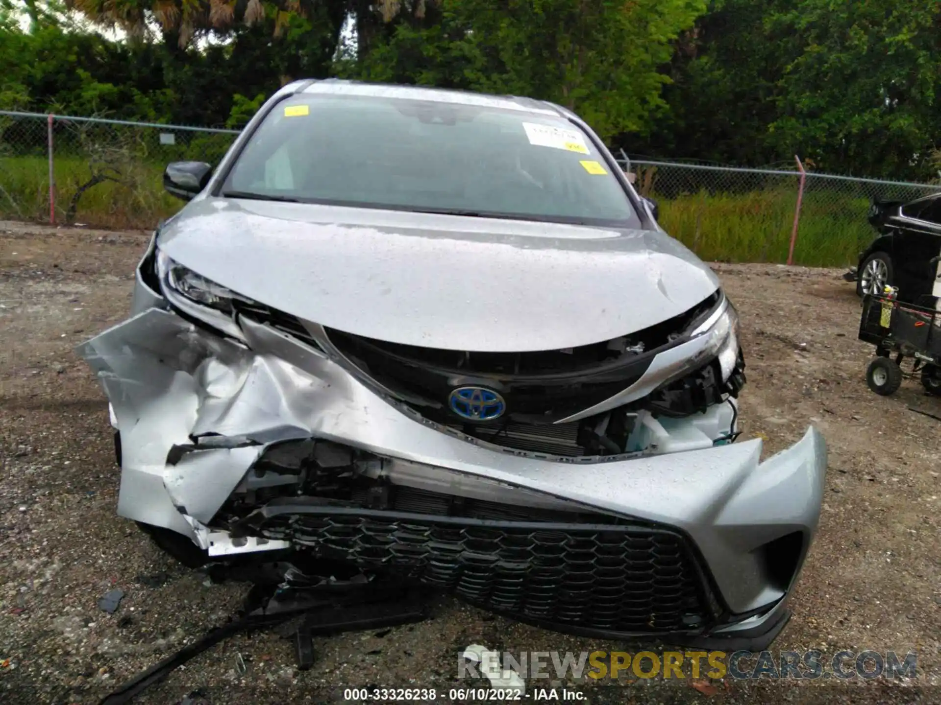 6 Photograph of a damaged car 5TDDRKEC8NS086667 TOYOTA SIENNA 2022