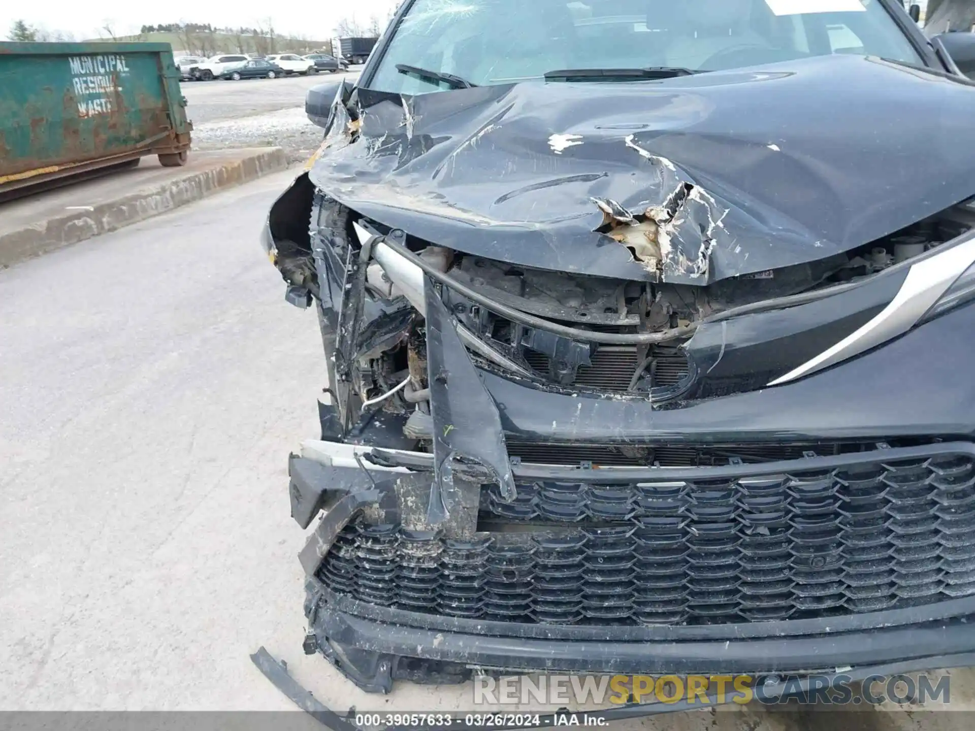 18 Photograph of a damaged car 5TDDSKFC6NS045781 TOYOTA SIENNA 2022