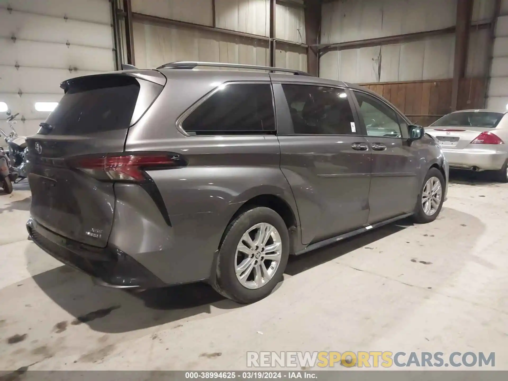 4 Photograph of a damaged car 5TDDSKFC6NS073502 TOYOTA SIENNA 2022