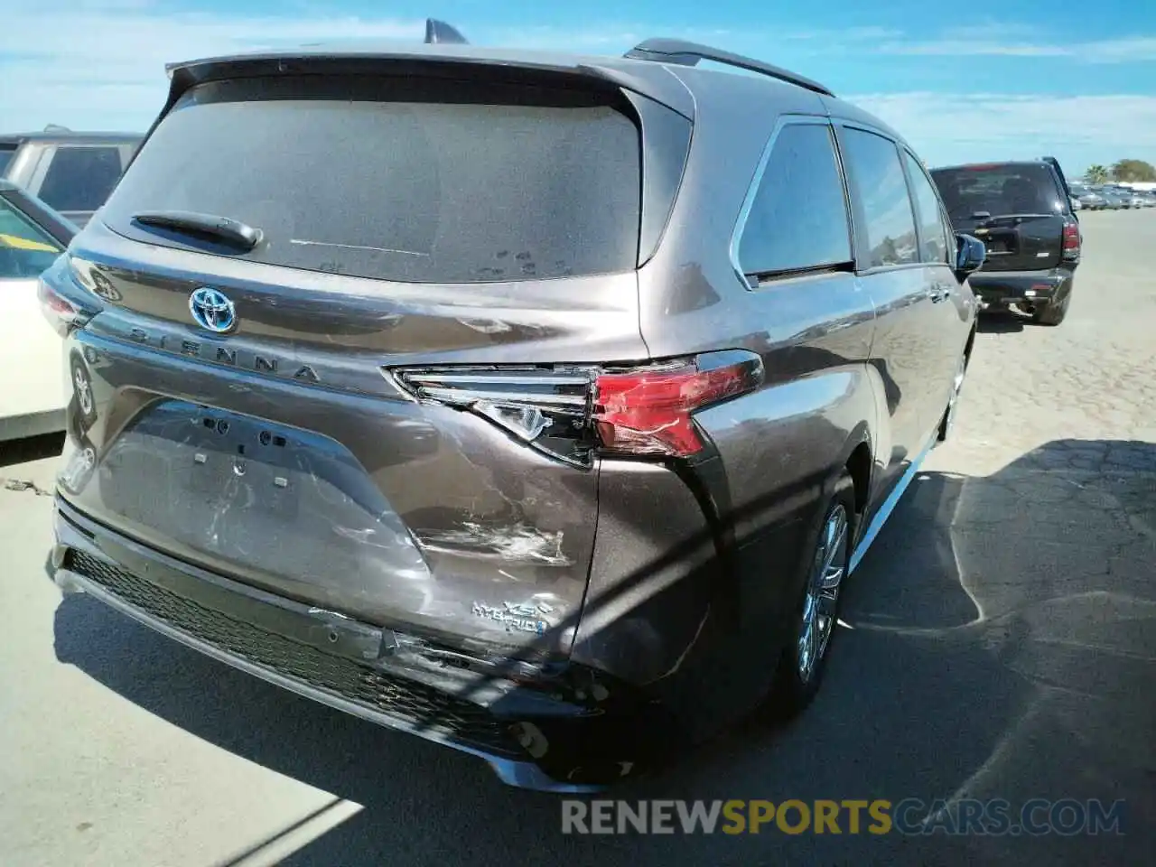 4 Photograph of a damaged car 5TDDSKFCXNS052779 TOYOTA SIENNA 2022