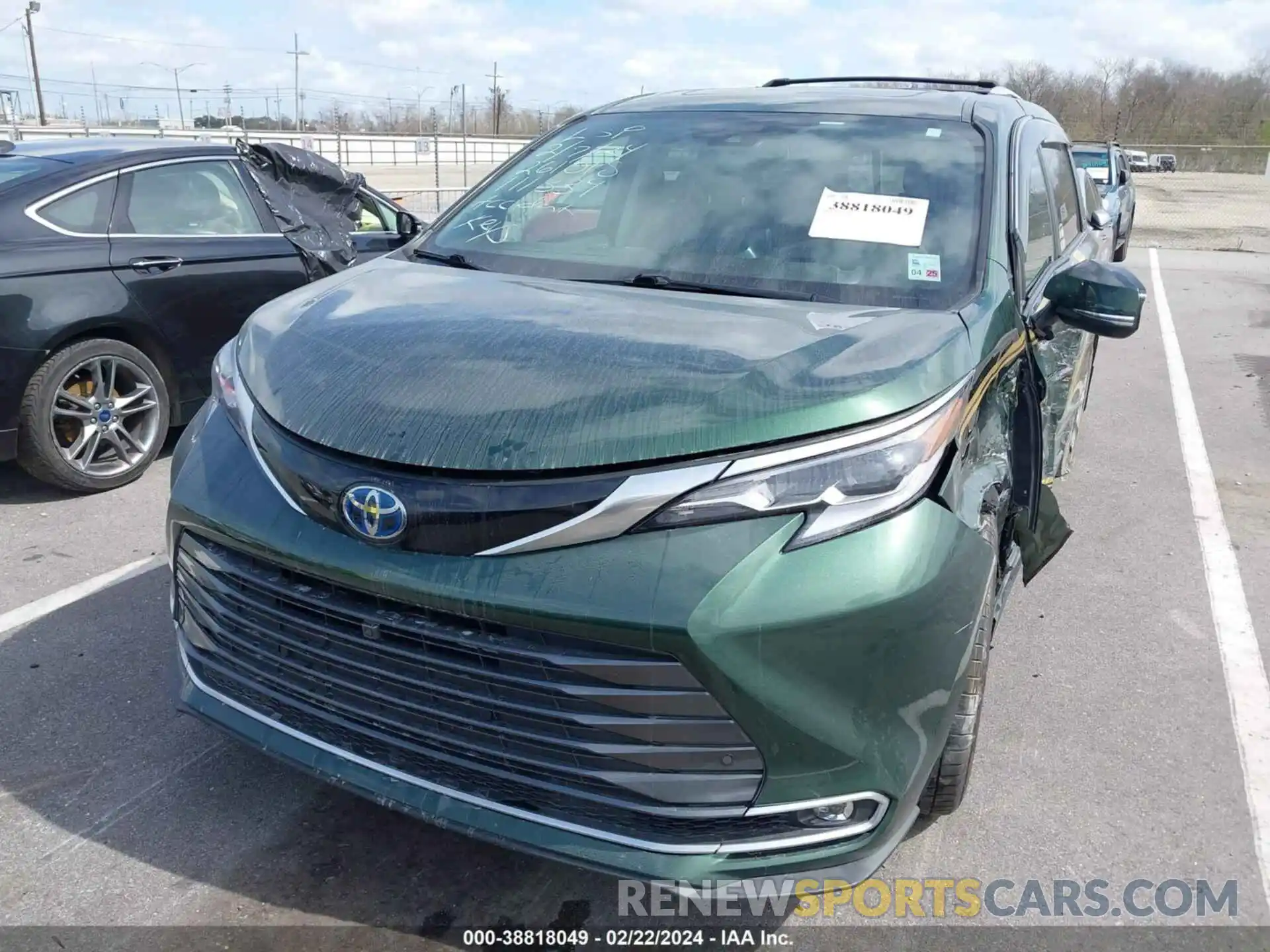 12 Photograph of a damaged car 5TDERKEC2NS111339 TOYOTA SIENNA 2022