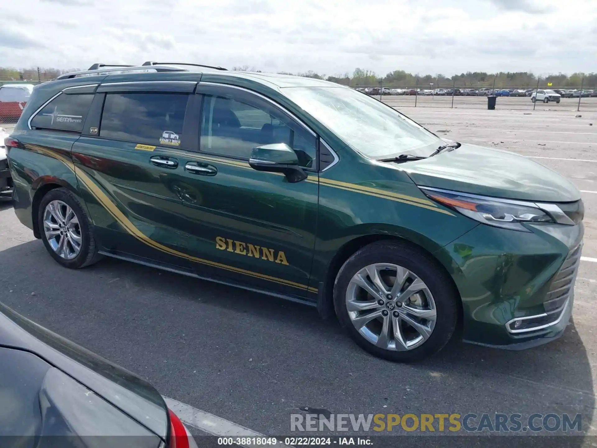 13 Photograph of a damaged car 5TDERKEC2NS111339 TOYOTA SIENNA 2022