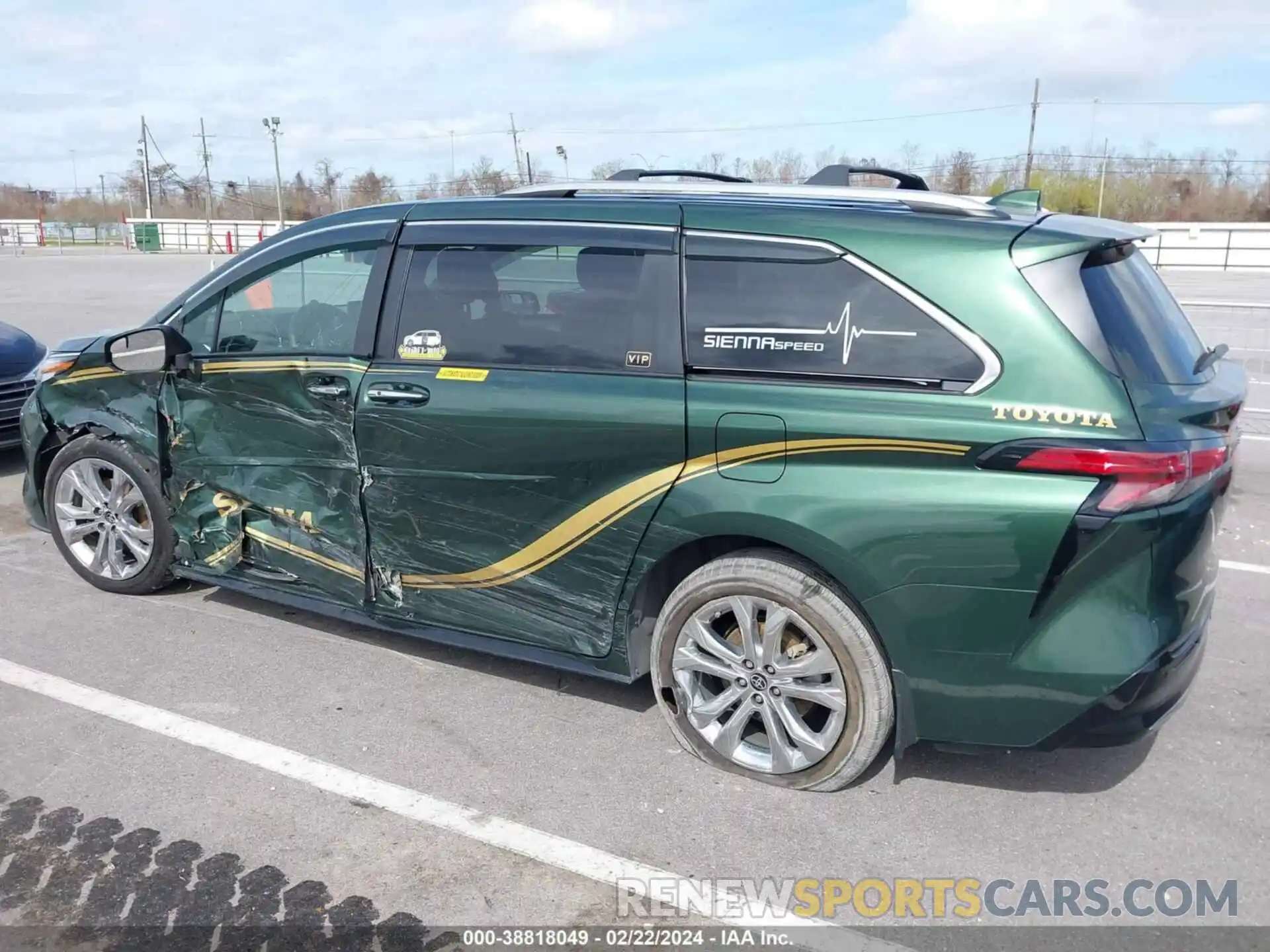 14 Photograph of a damaged car 5TDERKEC2NS111339 TOYOTA SIENNA 2022