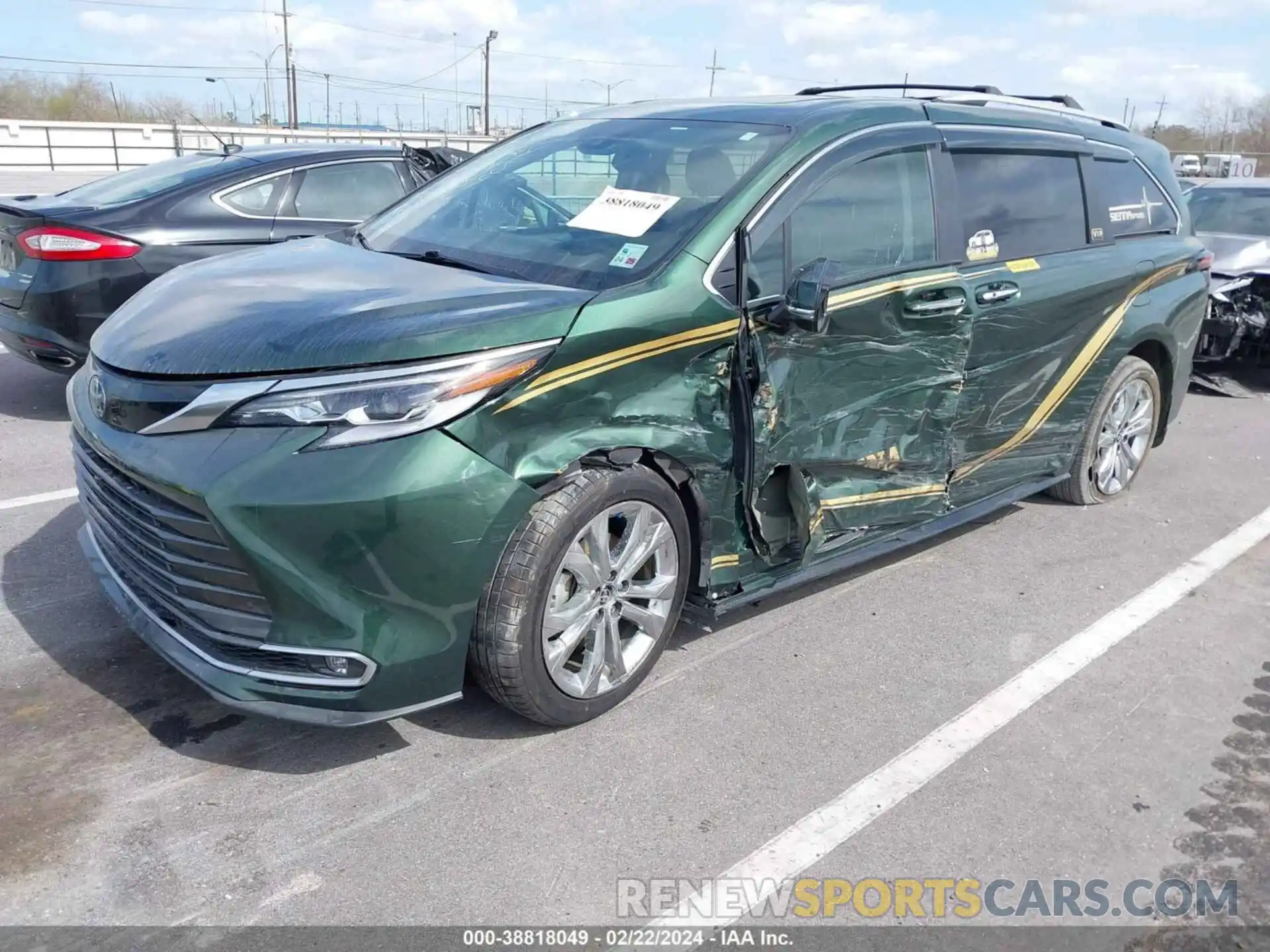 2 Photograph of a damaged car 5TDERKEC2NS111339 TOYOTA SIENNA 2022