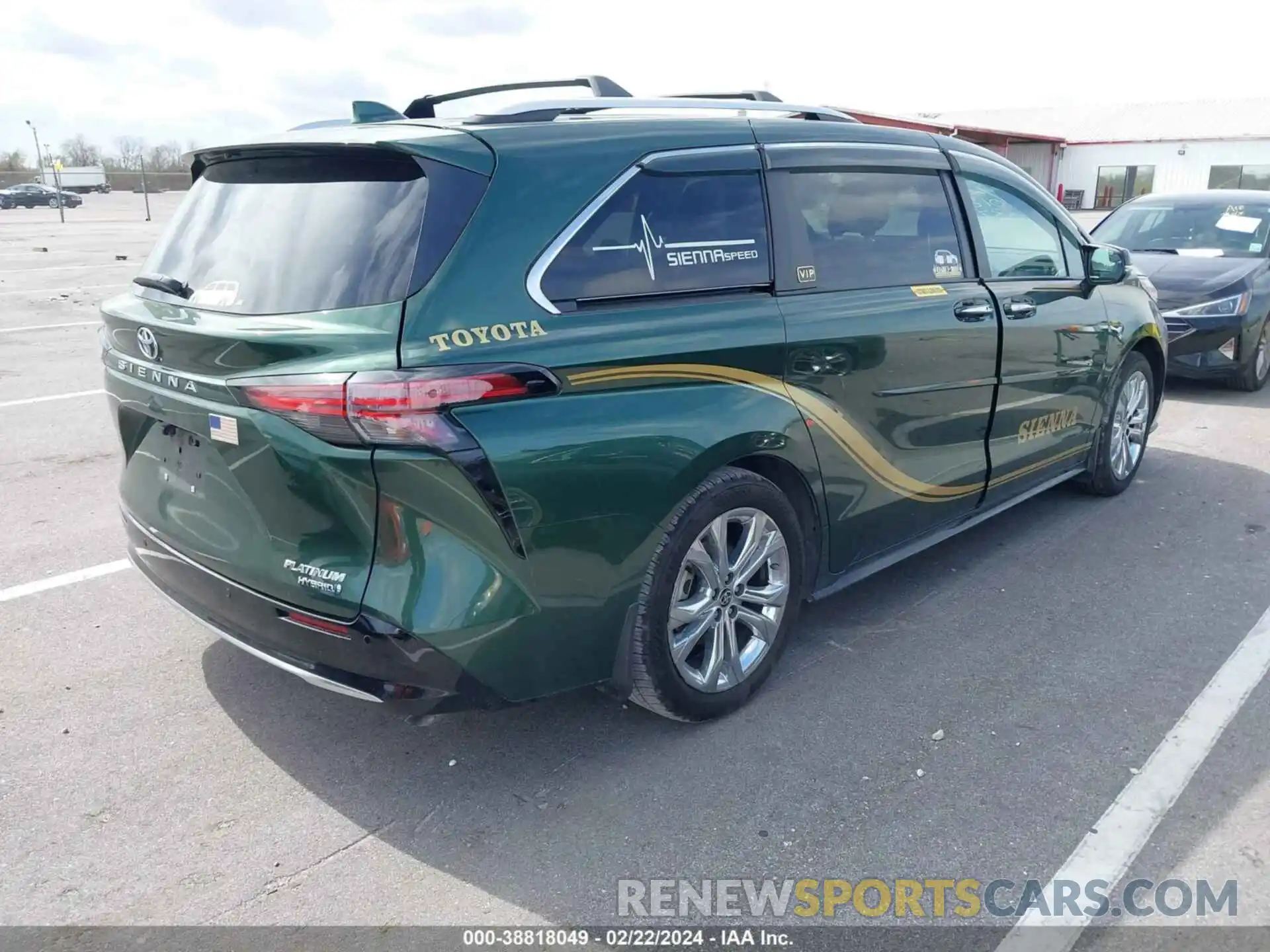 4 Photograph of a damaged car 5TDERKEC2NS111339 TOYOTA SIENNA 2022