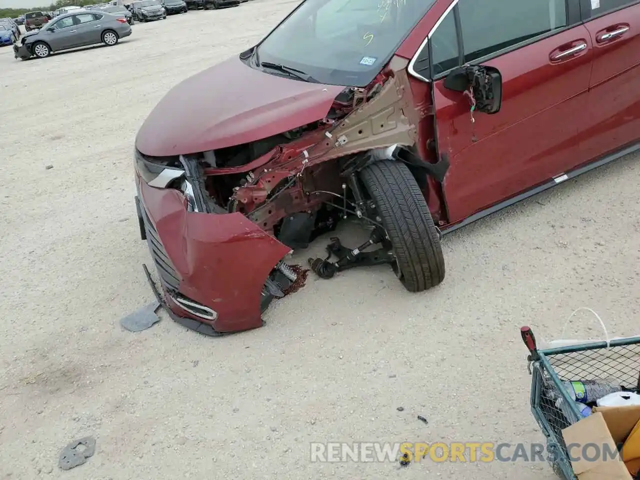 9 Photograph of a damaged car 5TDERKEC8NS078833 TOYOTA SIENNA 2022