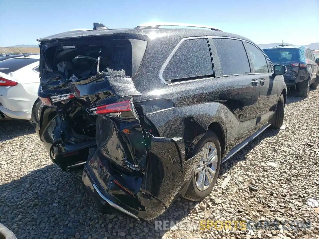 4 Photograph of a damaged car 5TDESKFC3NS050439 TOYOTA SIENNA 2022