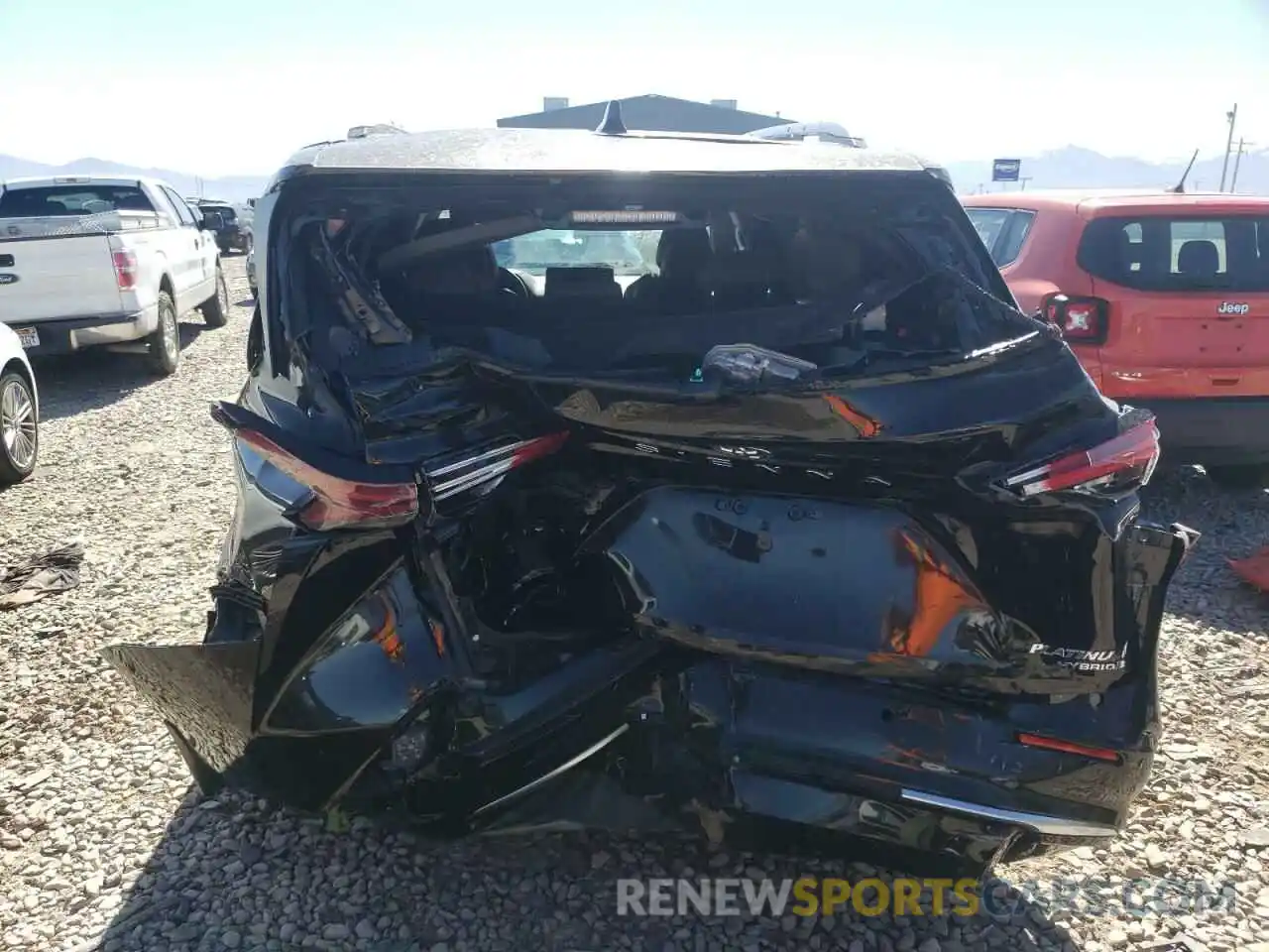 9 Photograph of a damaged car 5TDESKFC3NS050439 TOYOTA SIENNA 2022