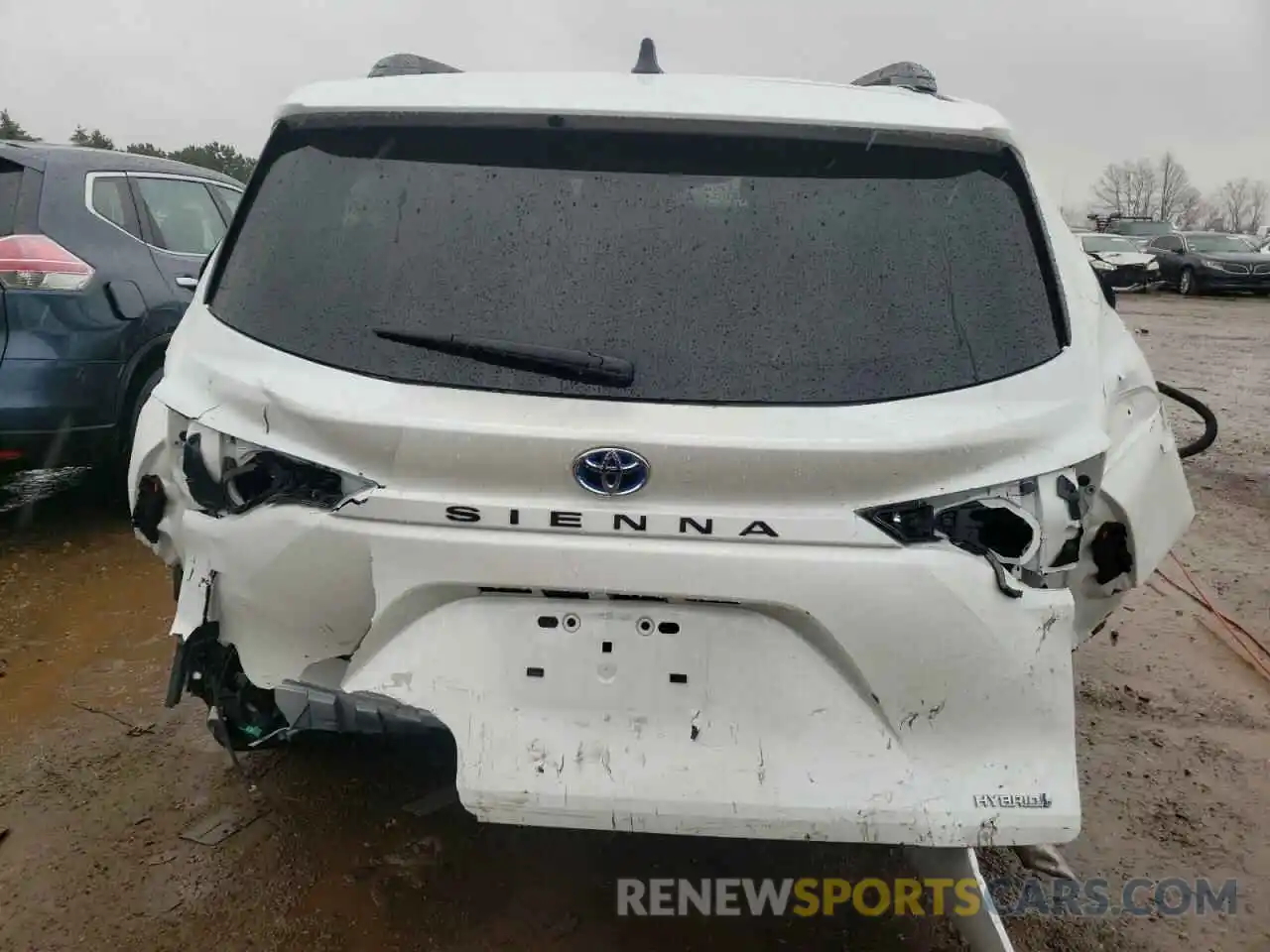 9 Photograph of a damaged car 5TDJRKEC0NS102184 TOYOTA SIENNA 2022