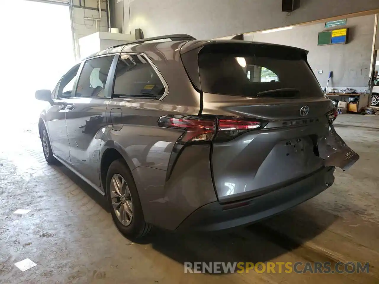 3 Photograph of a damaged car 5TDJRKEC0NS104243 TOYOTA SIENNA 2022