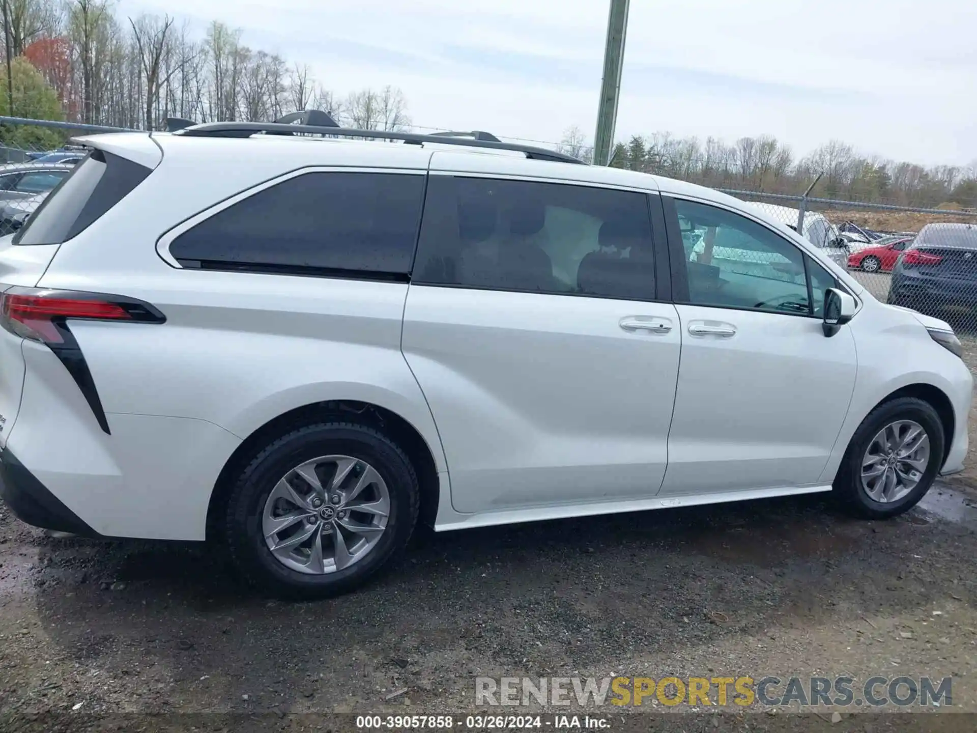 13 Photograph of a damaged car 5TDJRKEC2NS084870 TOYOTA SIENNA 2022