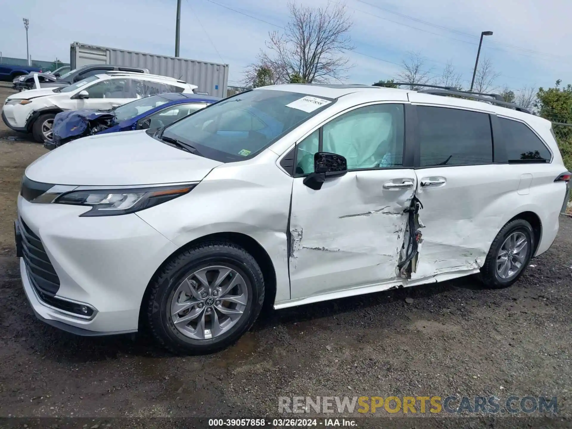 14 Photograph of a damaged car 5TDJRKEC2NS084870 TOYOTA SIENNA 2022