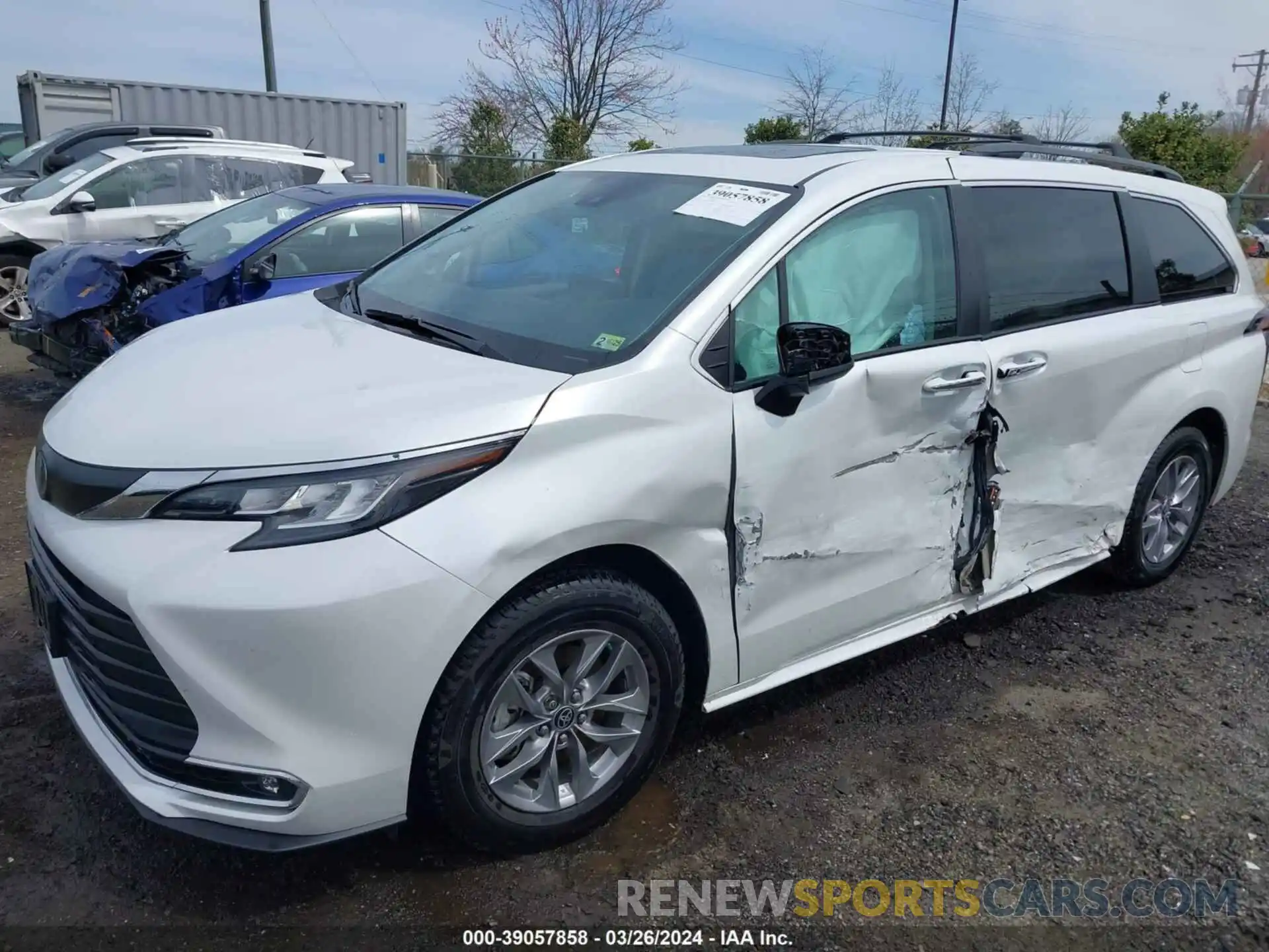 2 Photograph of a damaged car 5TDJRKEC2NS084870 TOYOTA SIENNA 2022