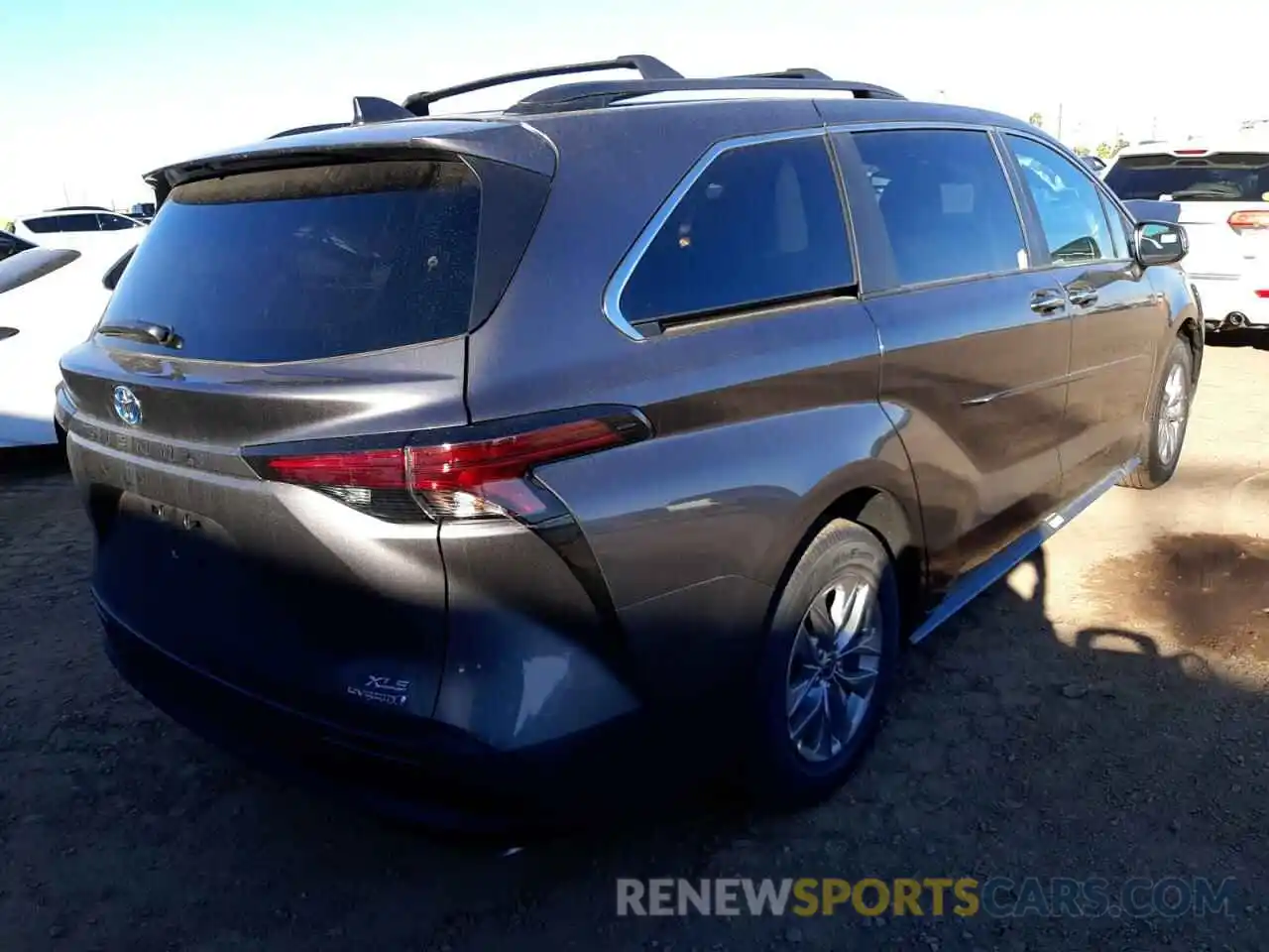 4 Photograph of a damaged car 5TDJRKEC2NS093083 TOYOTA SIENNA 2022