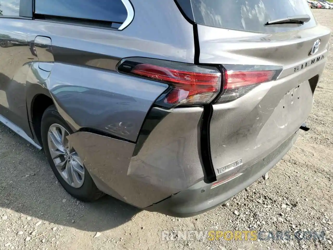 9 Photograph of a damaged car 5TDJRKEC2NS103546 TOYOTA SIENNA 2022