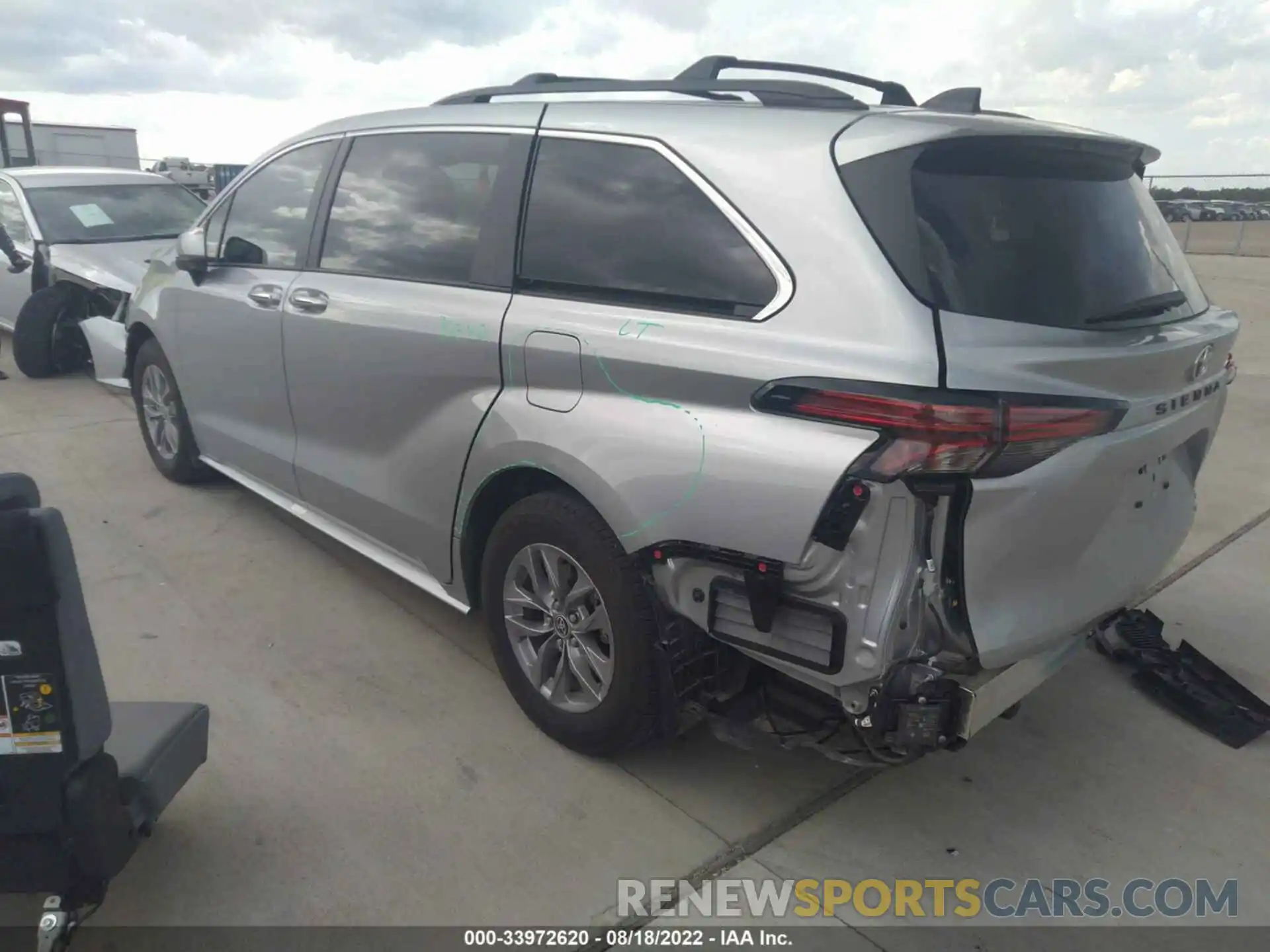 3 Photograph of a damaged car 5TDJRKEC3NS099555 TOYOTA SIENNA 2022