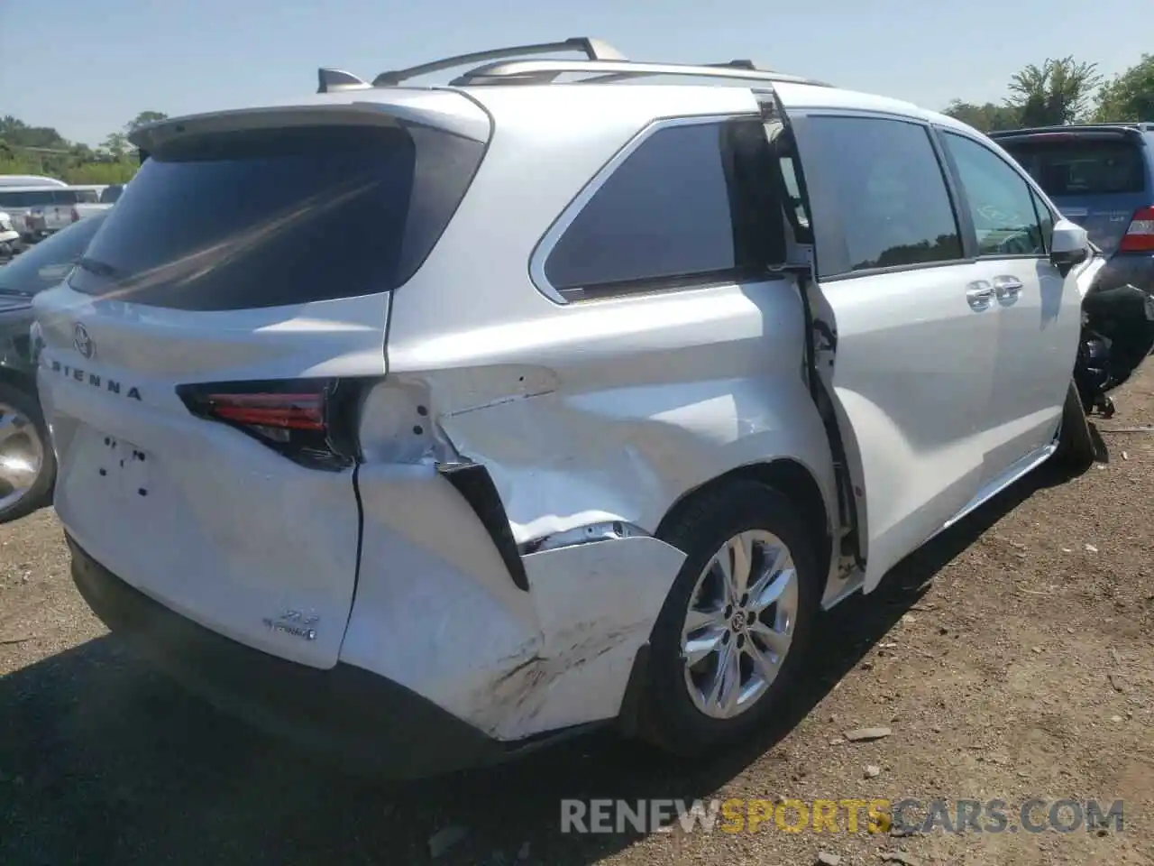 4 Photograph of a damaged car 5TDJRKEC3NS112210 TOYOTA SIENNA 2022