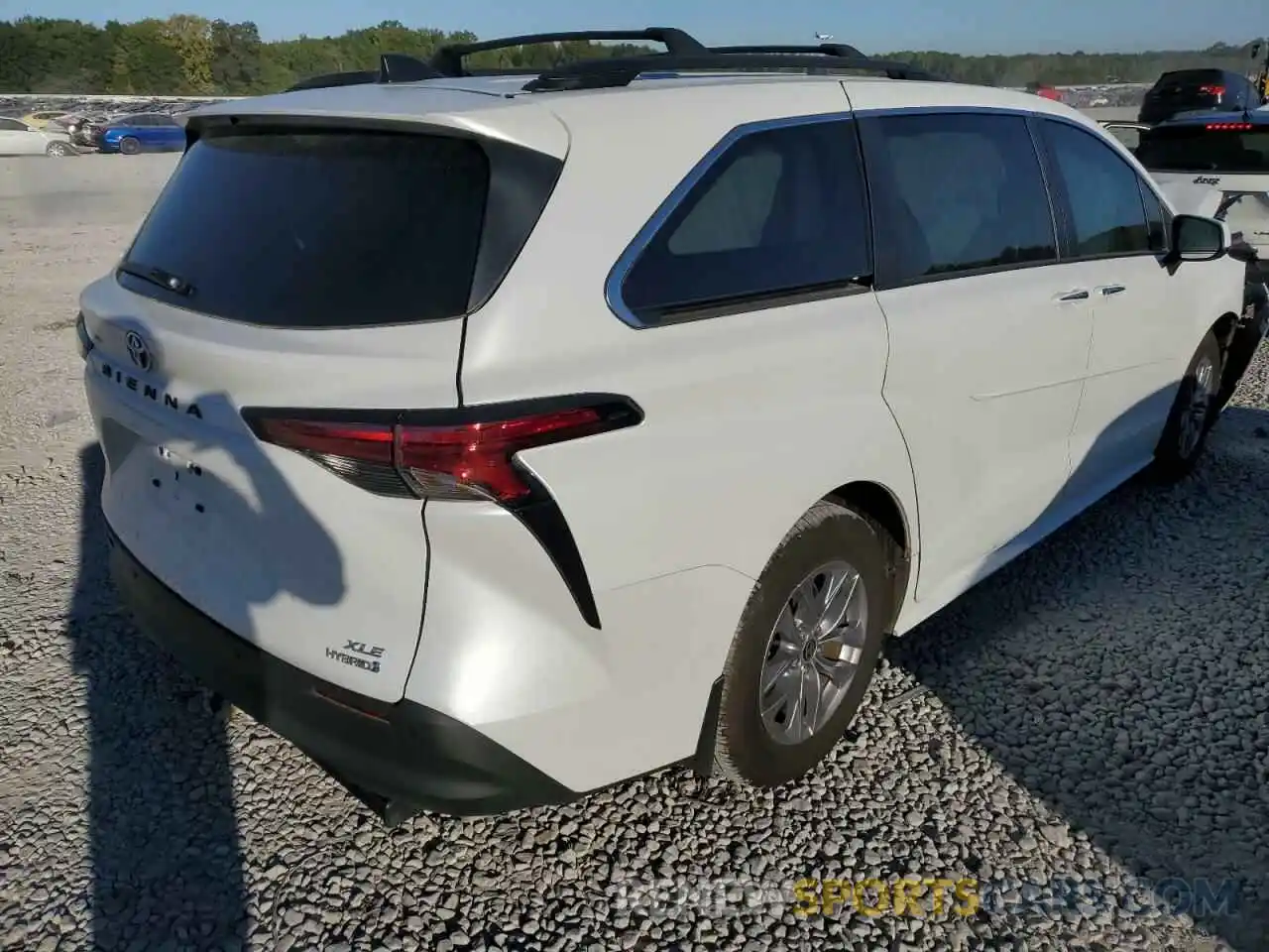 4 Photograph of a damaged car 5TDJRKEC4NS104486 TOYOTA SIENNA 2022