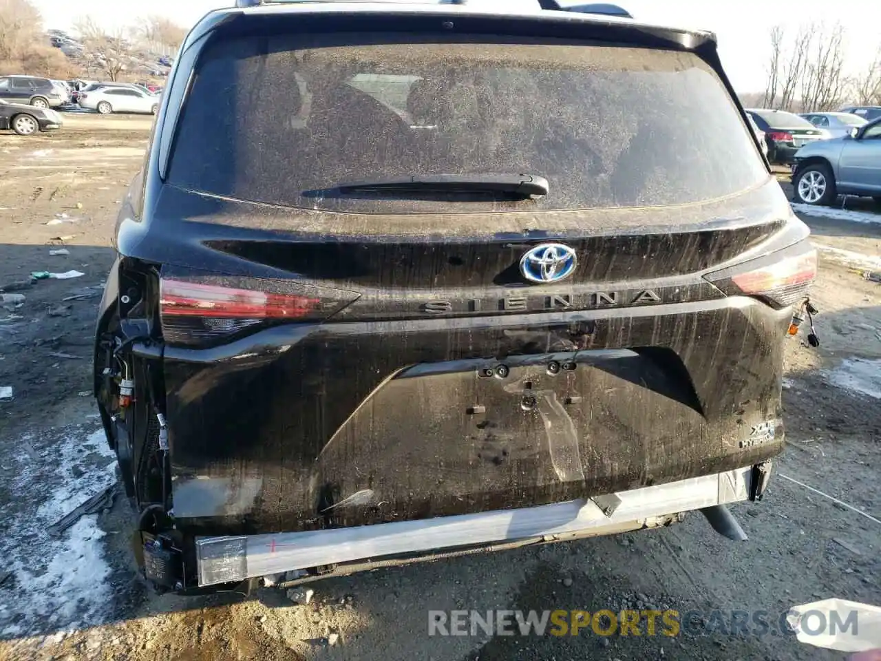 9 Photograph of a damaged car 5TDJRKEC6NS080241 TOYOTA SIENNA 2022