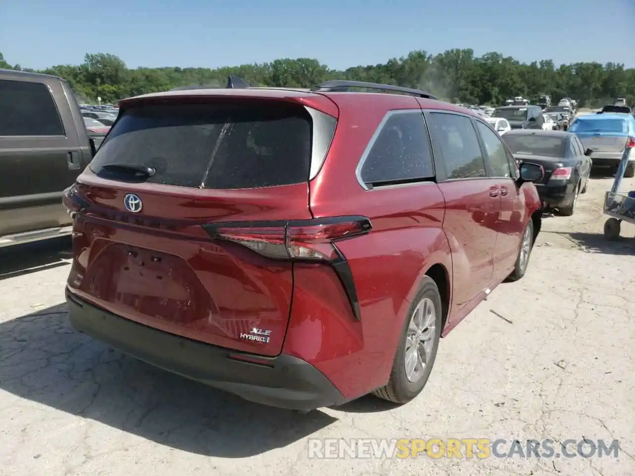 4 Photograph of a damaged car 5TDJRKEC7NS094925 TOYOTA SIENNA 2022