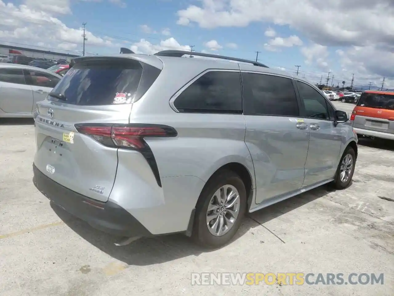 4 Photograph of a damaged car 5TDJRKEC7NS097324 TOYOTA SIENNA 2022