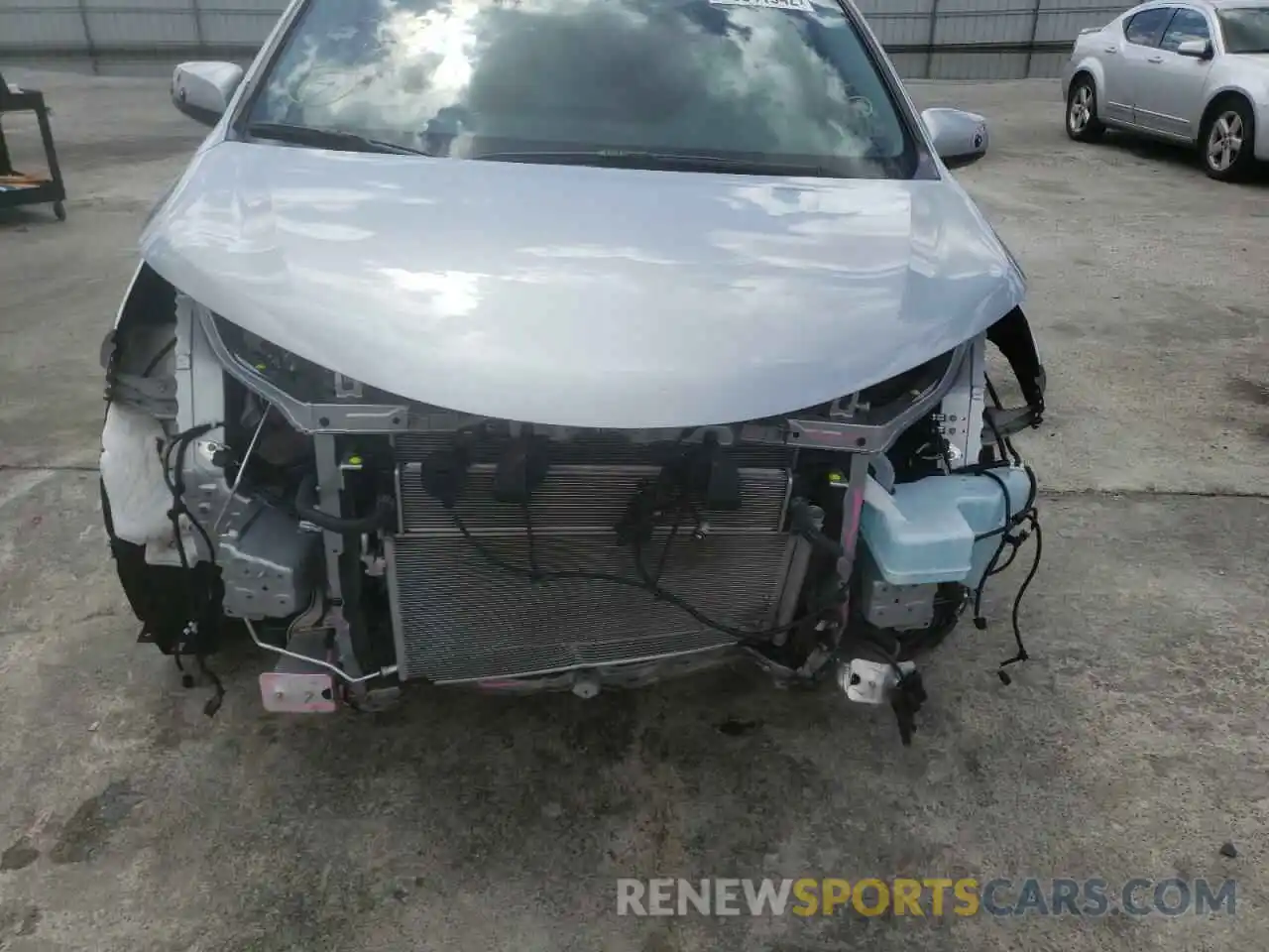 9 Photograph of a damaged car 5TDJRKEC7NS097324 TOYOTA SIENNA 2022