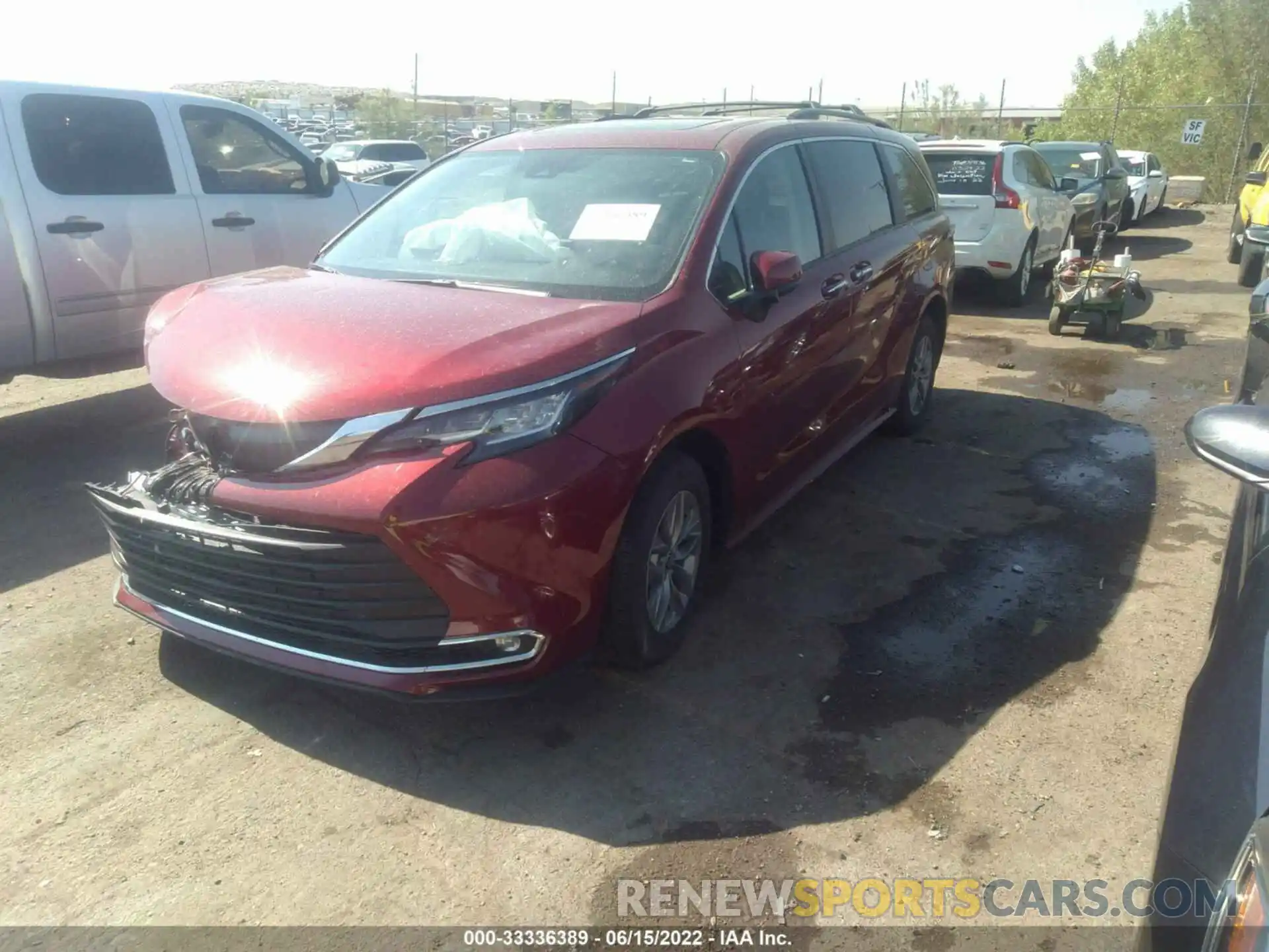 2 Photograph of a damaged car 5TDJRKEC9NS095185 TOYOTA SIENNA 2022