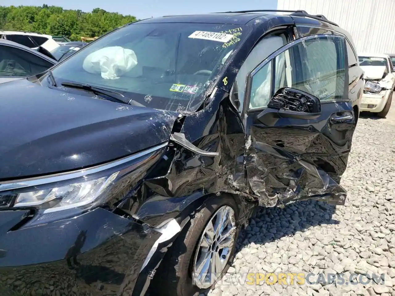 9 Photograph of a damaged car 5TDJSKFC9NS049360 TOYOTA SIENNA 2022