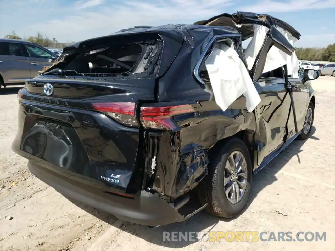 4 Photograph of a damaged car 5TDKRKEC1NS075081 TOYOTA SIENNA 2022