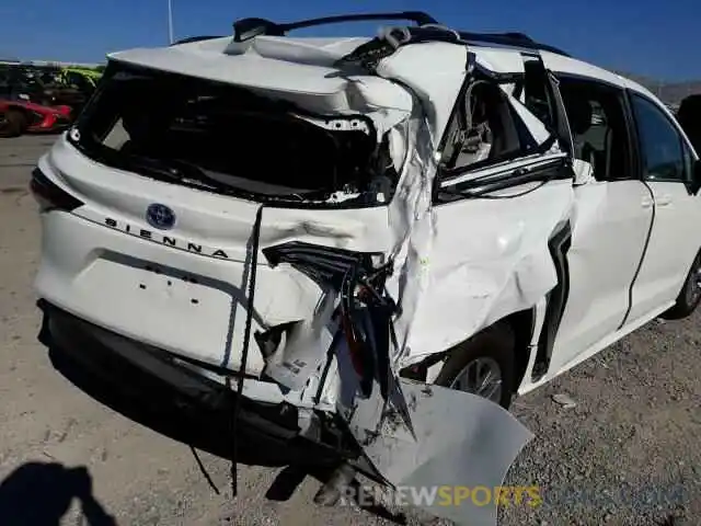 9 Photograph of a damaged car 5TDKRKEC1NS081494 TOYOTA SIENNA 2022