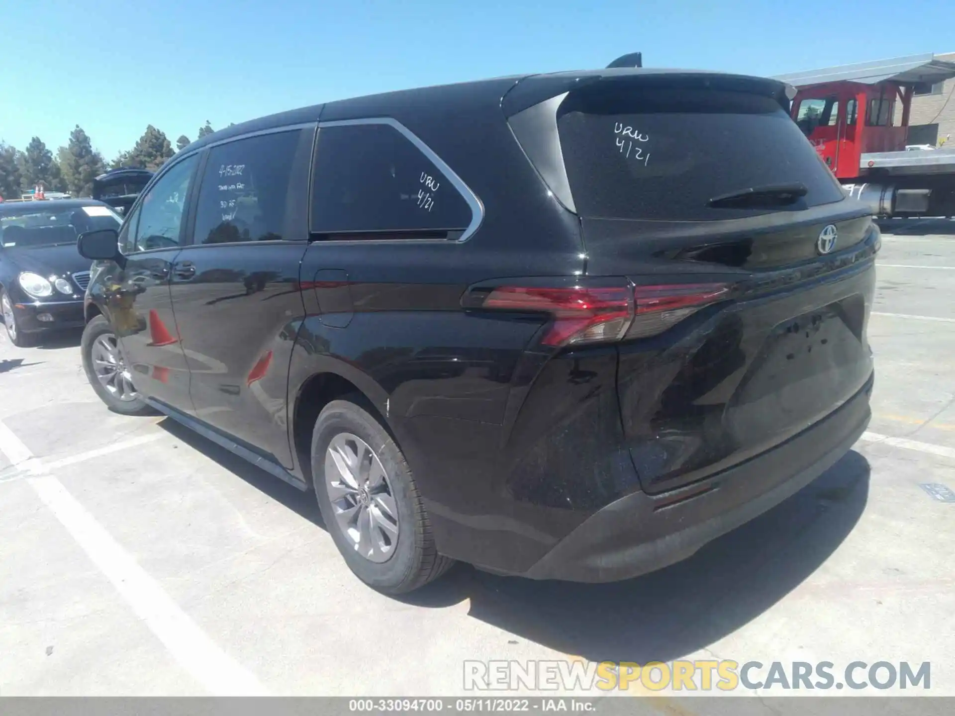 3 Photograph of a damaged car 5TDKRKEC1NS107267 TOYOTA SIENNA 2022