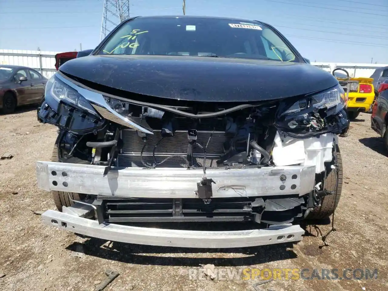 9 Photograph of a damaged car 5TDKRKEC3NS102183 TOYOTA SIENNA 2022