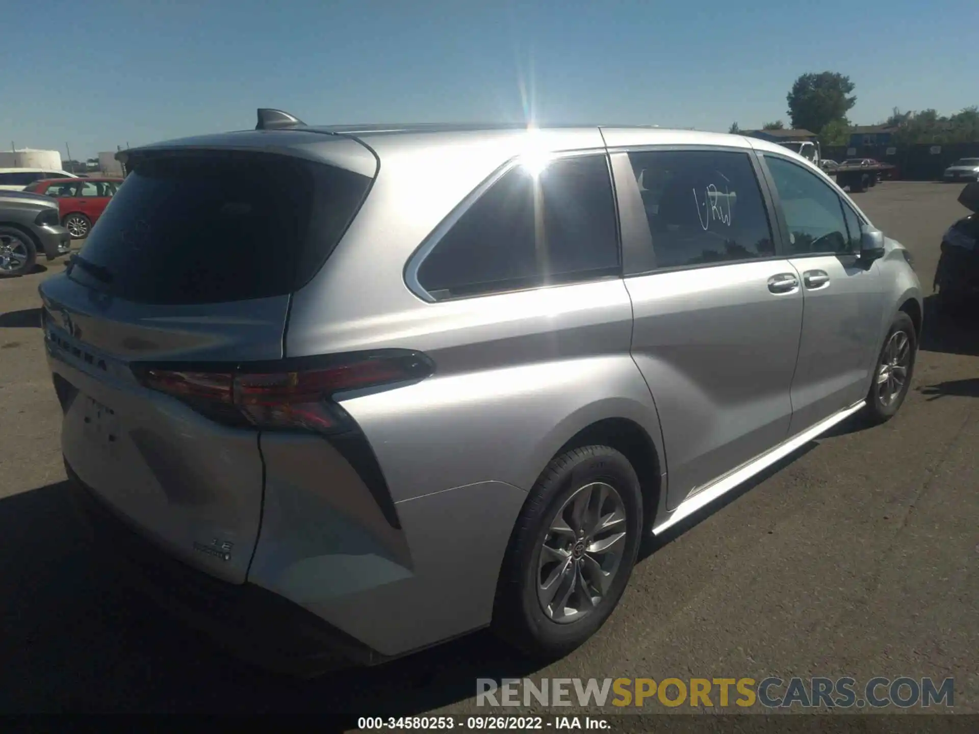 4 Photograph of a damaged car 5TDKRKEC3NS123311 TOYOTA SIENNA 2022