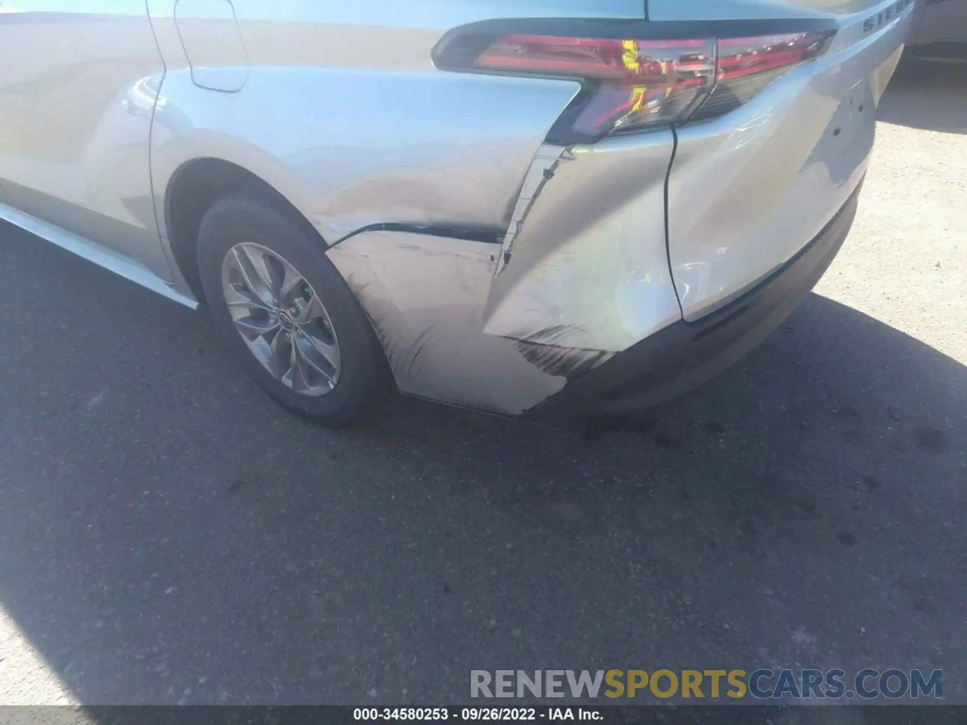 6 Photograph of a damaged car 5TDKRKEC3NS123311 TOYOTA SIENNA 2022