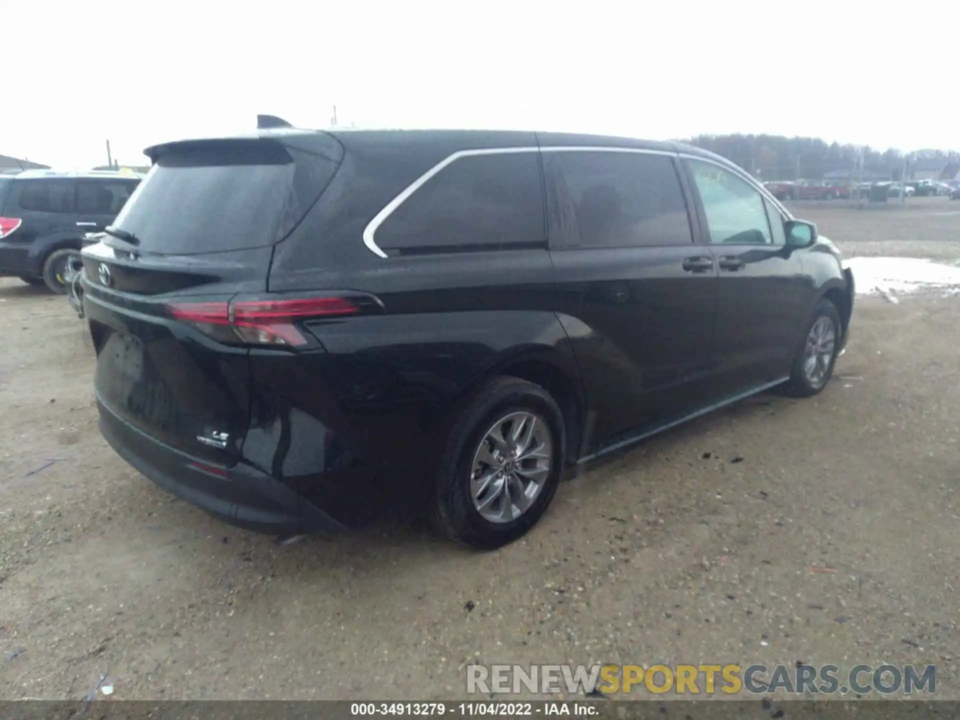 4 Photograph of a damaged car 5TDKRKEC4NS105528 TOYOTA SIENNA 2022