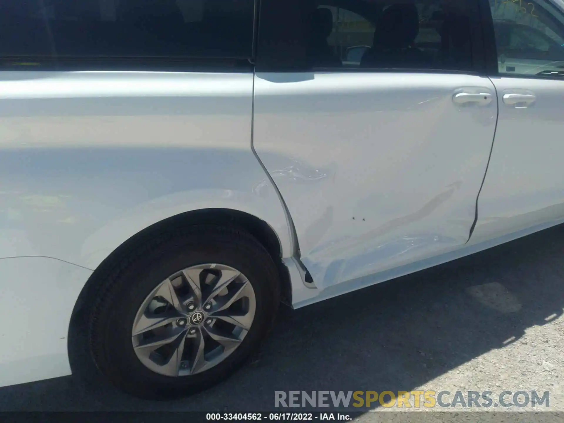 6 Photograph of a damaged car 5TDKRKEC4NS115041 TOYOTA SIENNA 2022