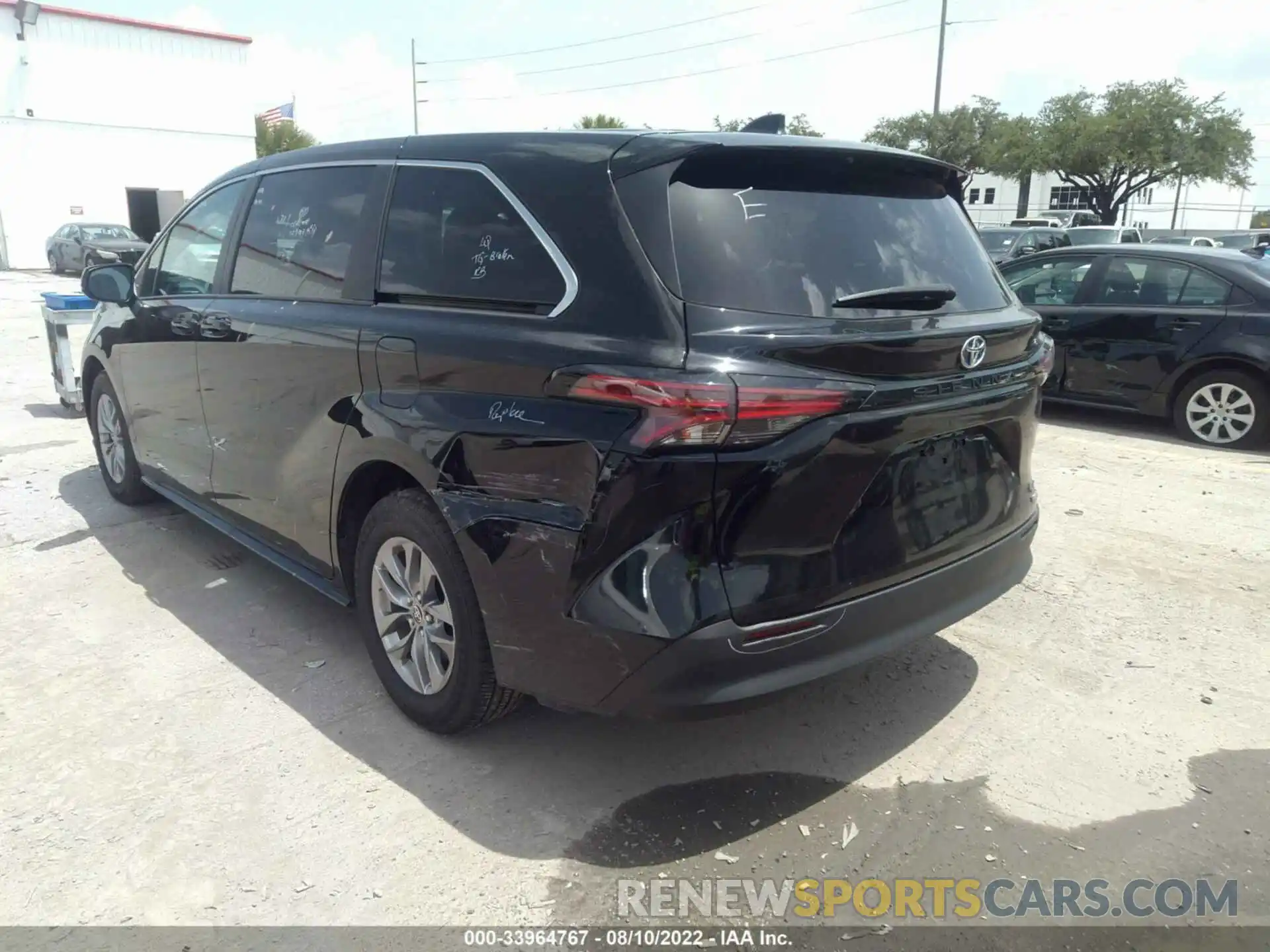 3 Photograph of a damaged car 5TDKRKEC7NS101862 TOYOTA SIENNA 2022