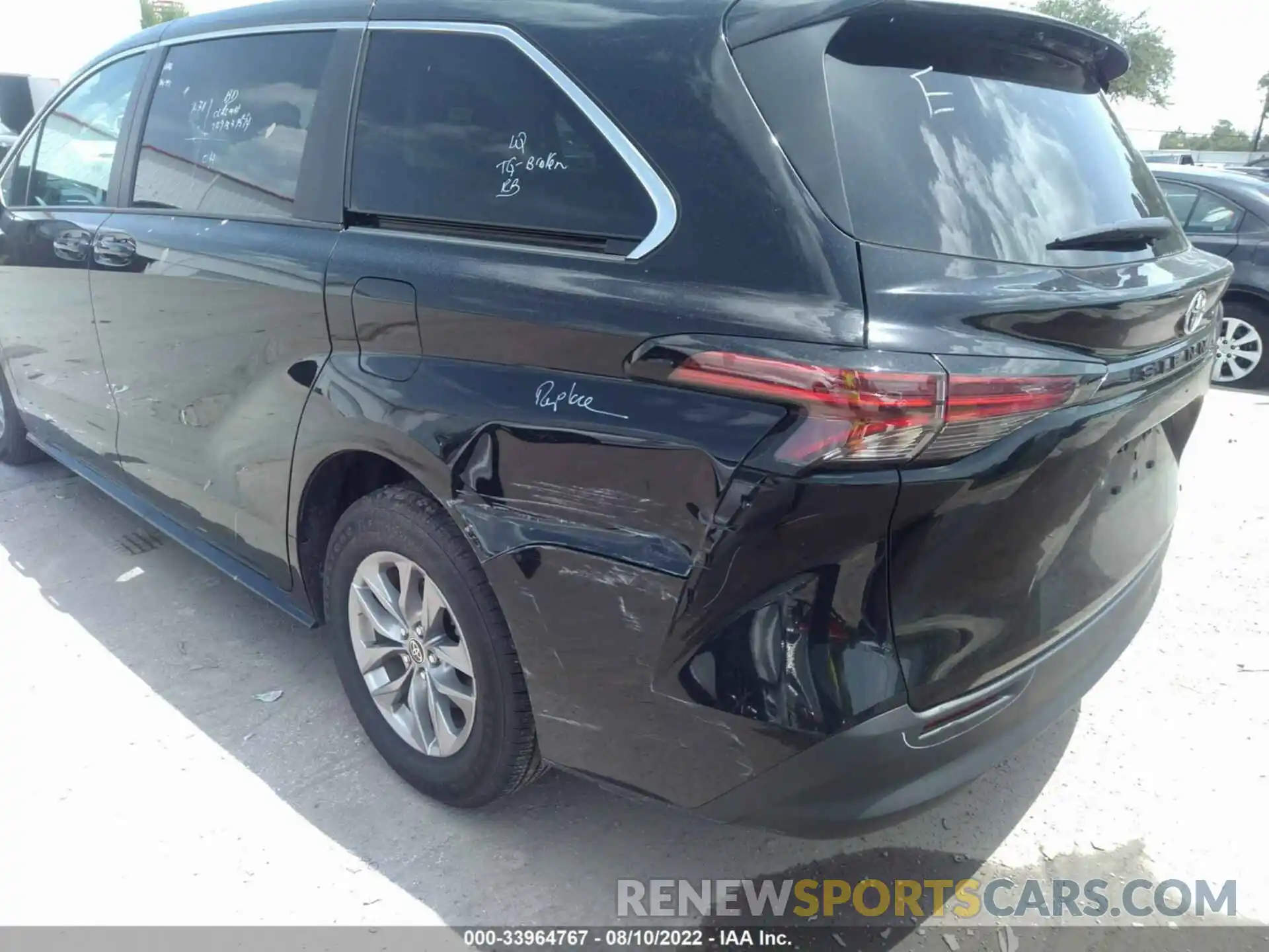 6 Photograph of a damaged car 5TDKRKEC7NS101862 TOYOTA SIENNA 2022