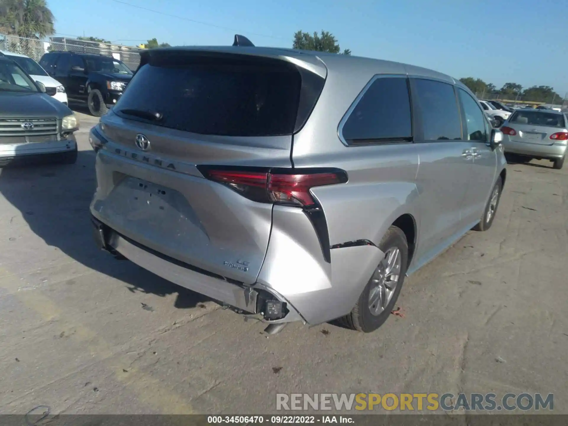 4 Photograph of a damaged car 5TDKRKEC7NS112103 TOYOTA SIENNA 2022