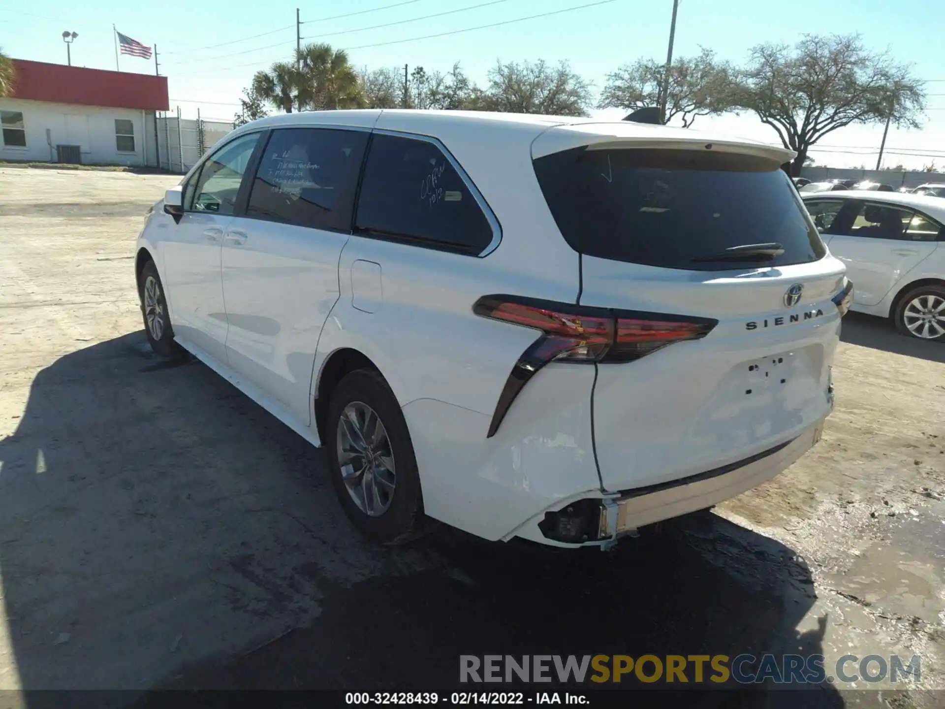 3 Photograph of a damaged car 5TDKRKEC8NS075854 TOYOTA SIENNA 2022