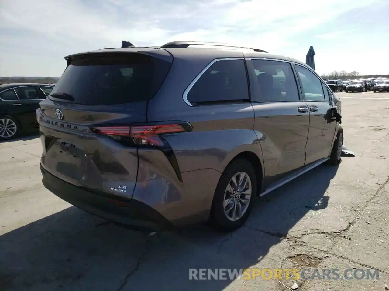 4 Photograph of a damaged car 5TDKRKEC8NS076471 TOYOTA SIENNA 2022