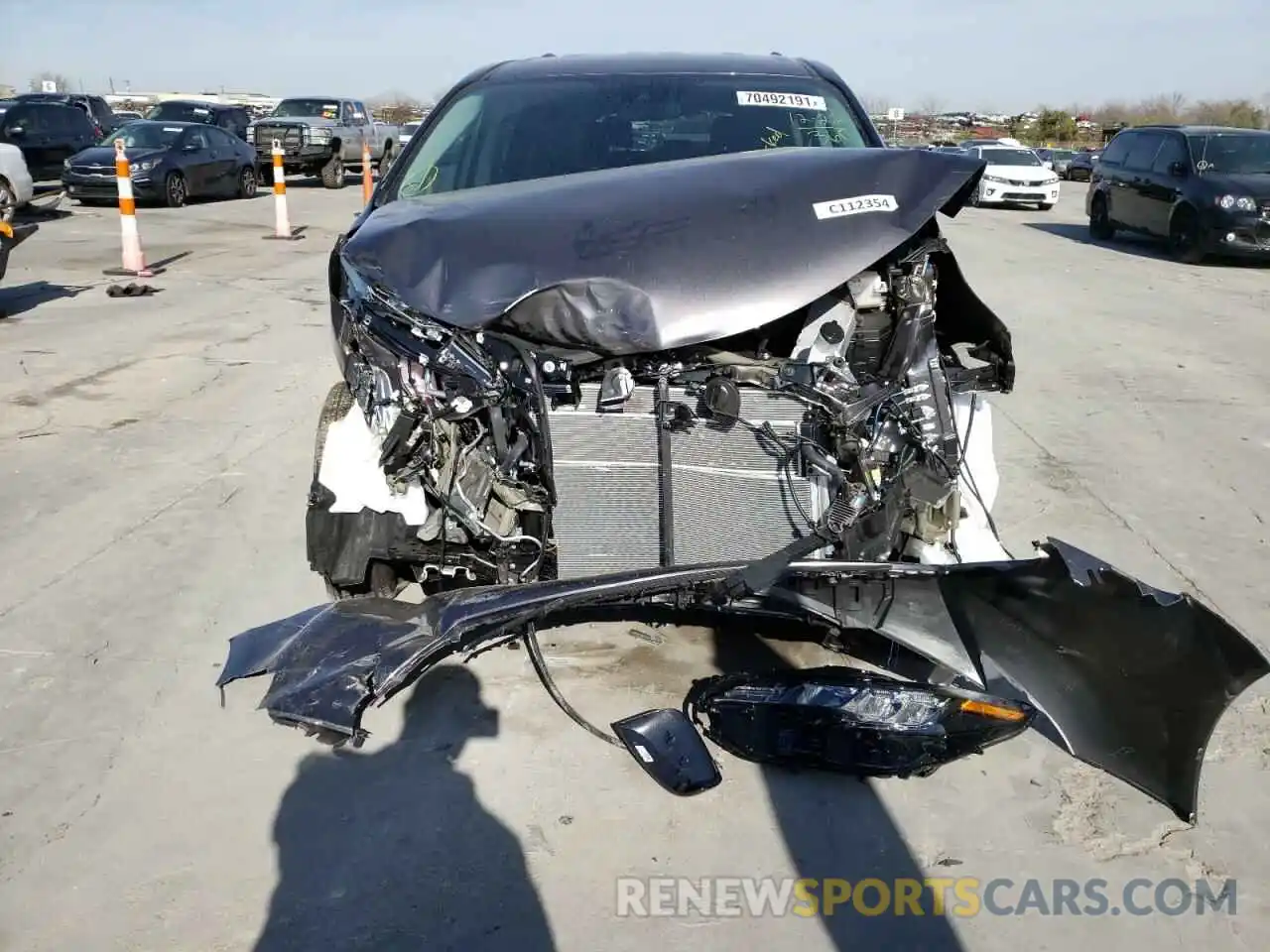 9 Photograph of a damaged car 5TDKRKEC8NS076471 TOYOTA SIENNA 2022