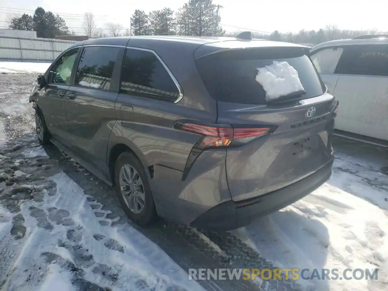 3 Photograph of a damaged car 5TDKRKEC8NS087258 TOYOTA SIENNA 2022