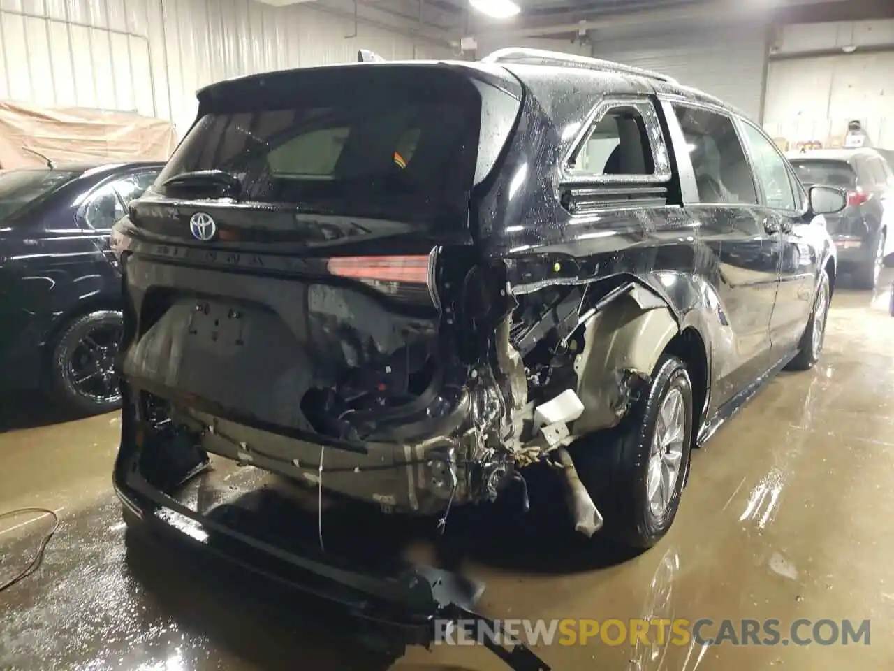 4 Photograph of a damaged car 5TDKRKEC9NS078424 TOYOTA SIENNA 2022