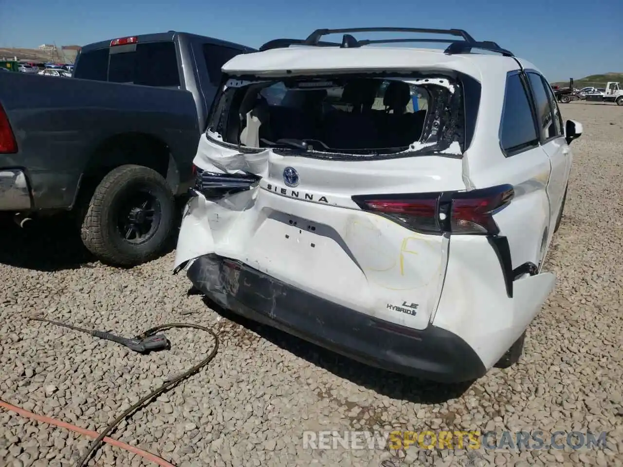 9 Photograph of a damaged car 5TDKRKEC9NS088676 TOYOTA SIENNA 2022