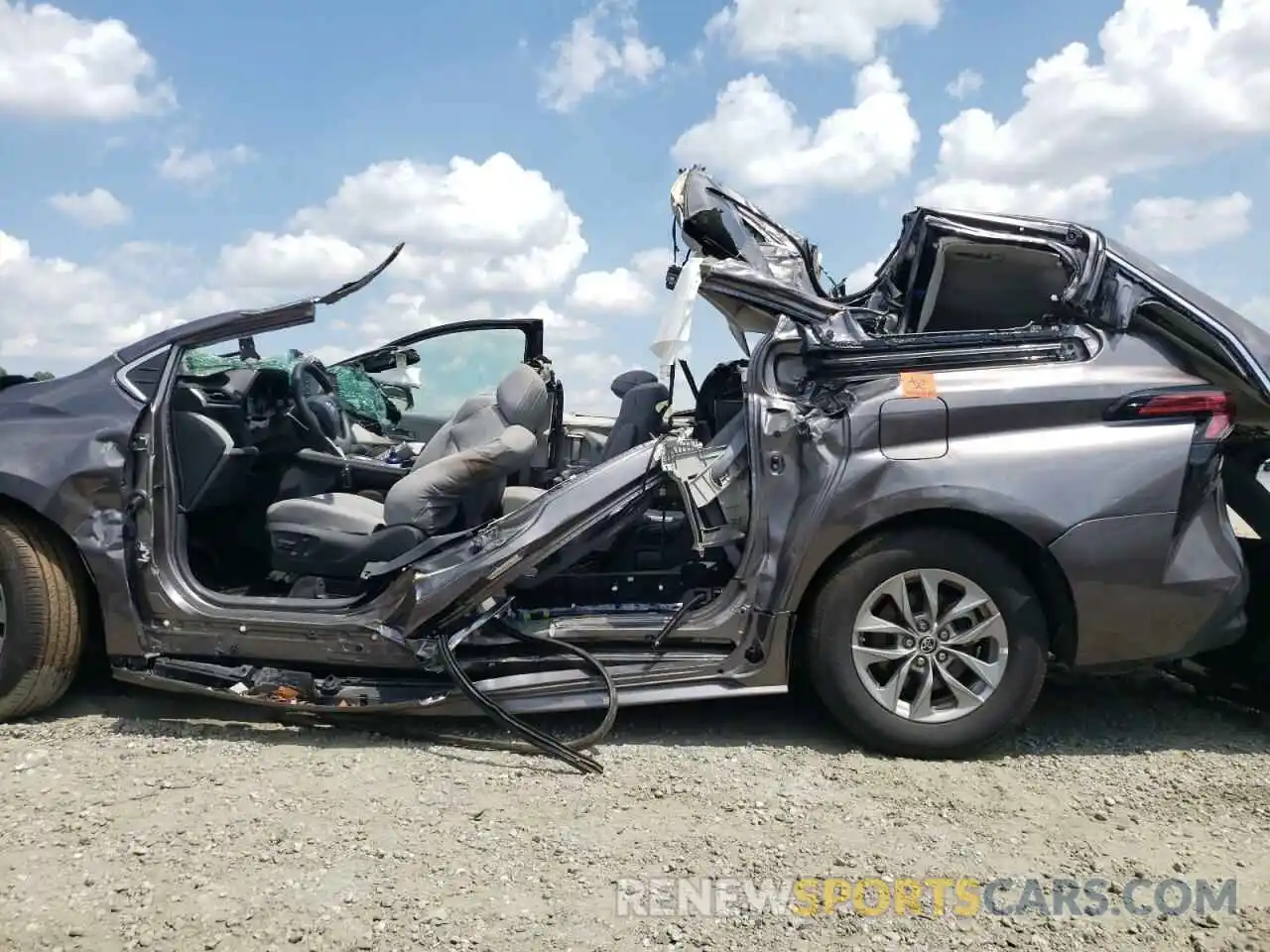 9 Photograph of a damaged car 5TDKRKEC9NS093716 TOYOTA SIENNA 2022