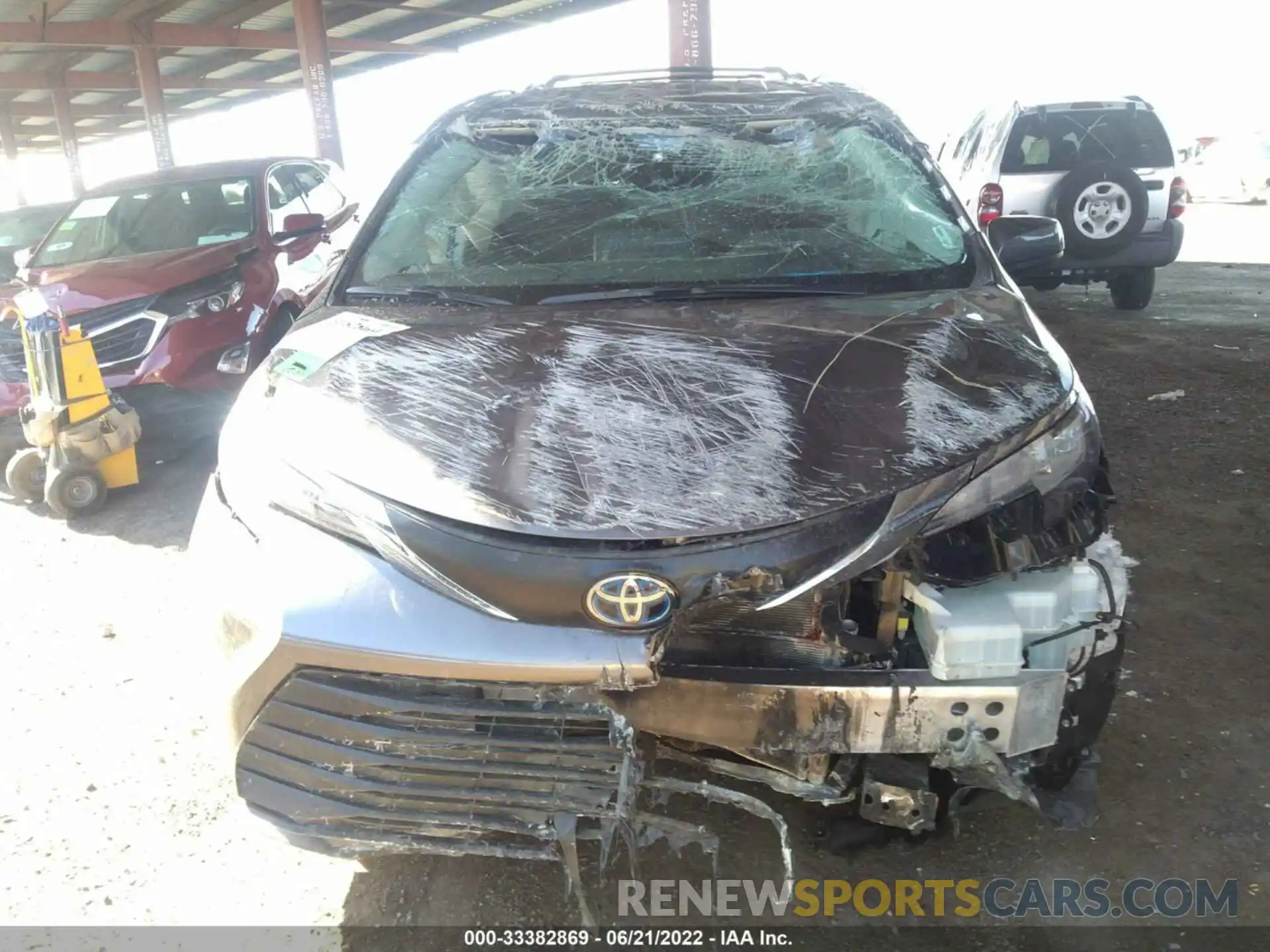 6 Photograph of a damaged car 5TDKRKECXNS089108 TOYOTA SIENNA 2022